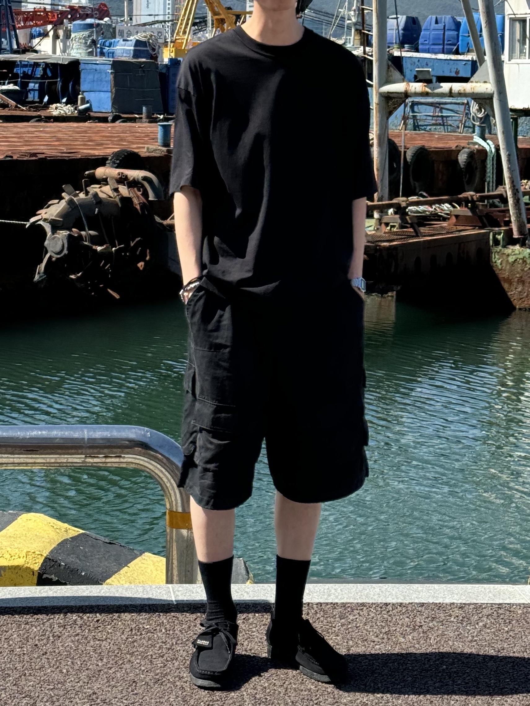 Polyteru Bermuda Cargo Pants Black, Polyteru Human Index Human Jumbo 1/2 T-Shirt Black 착용 스타일 - 2