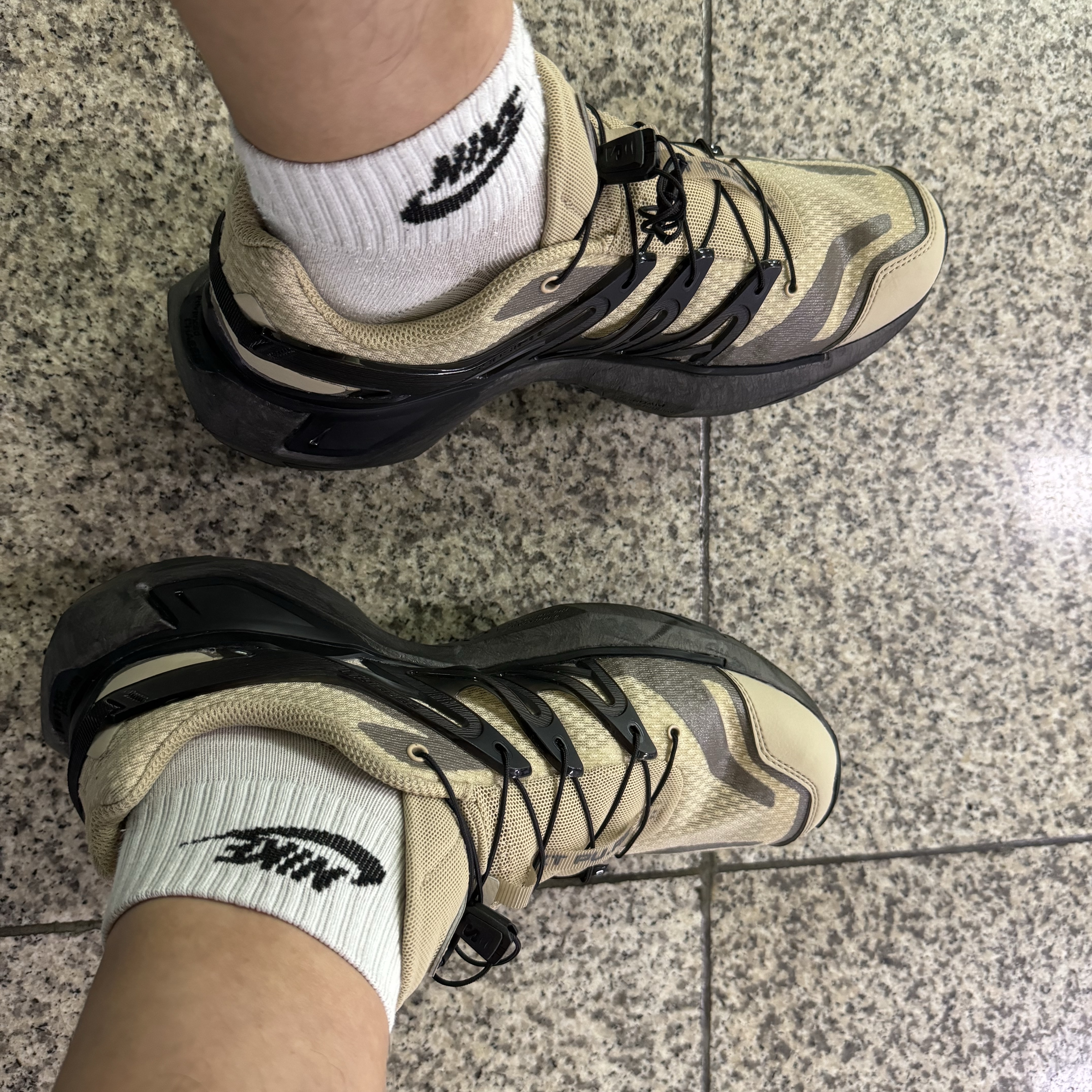 Salomon XT PU.RE ADV White Pepper Black Falcon 착용 스타일