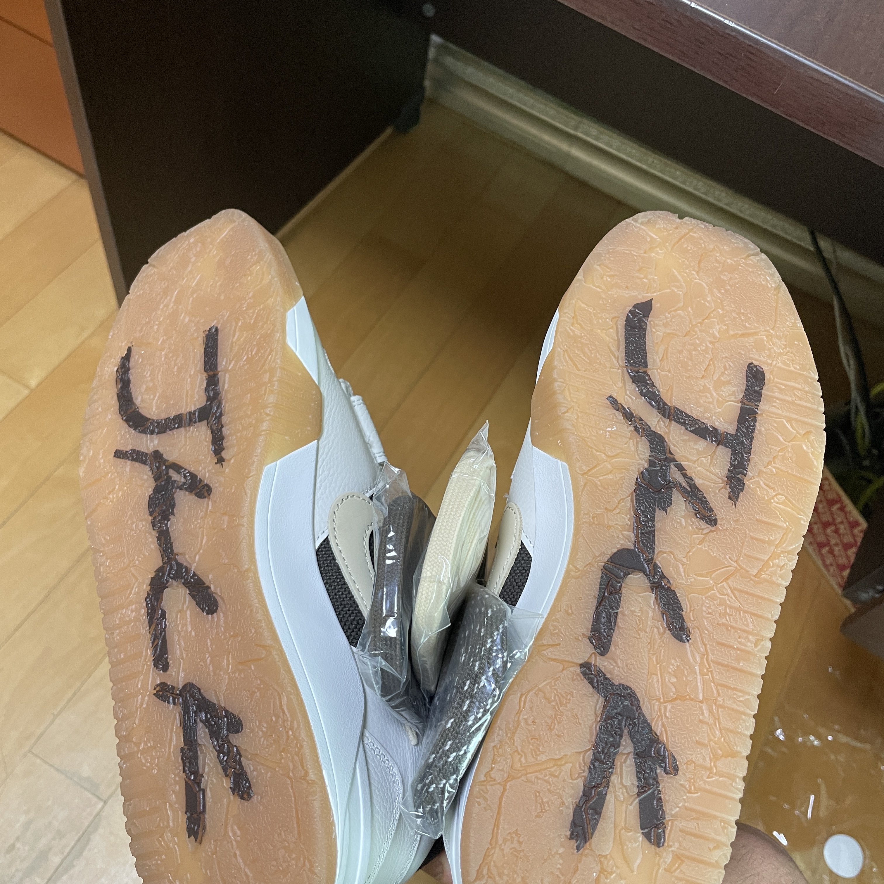 Jordan x Travis Scott Jumpman Jack TR Sail and Dark Mocha 착용 스타일