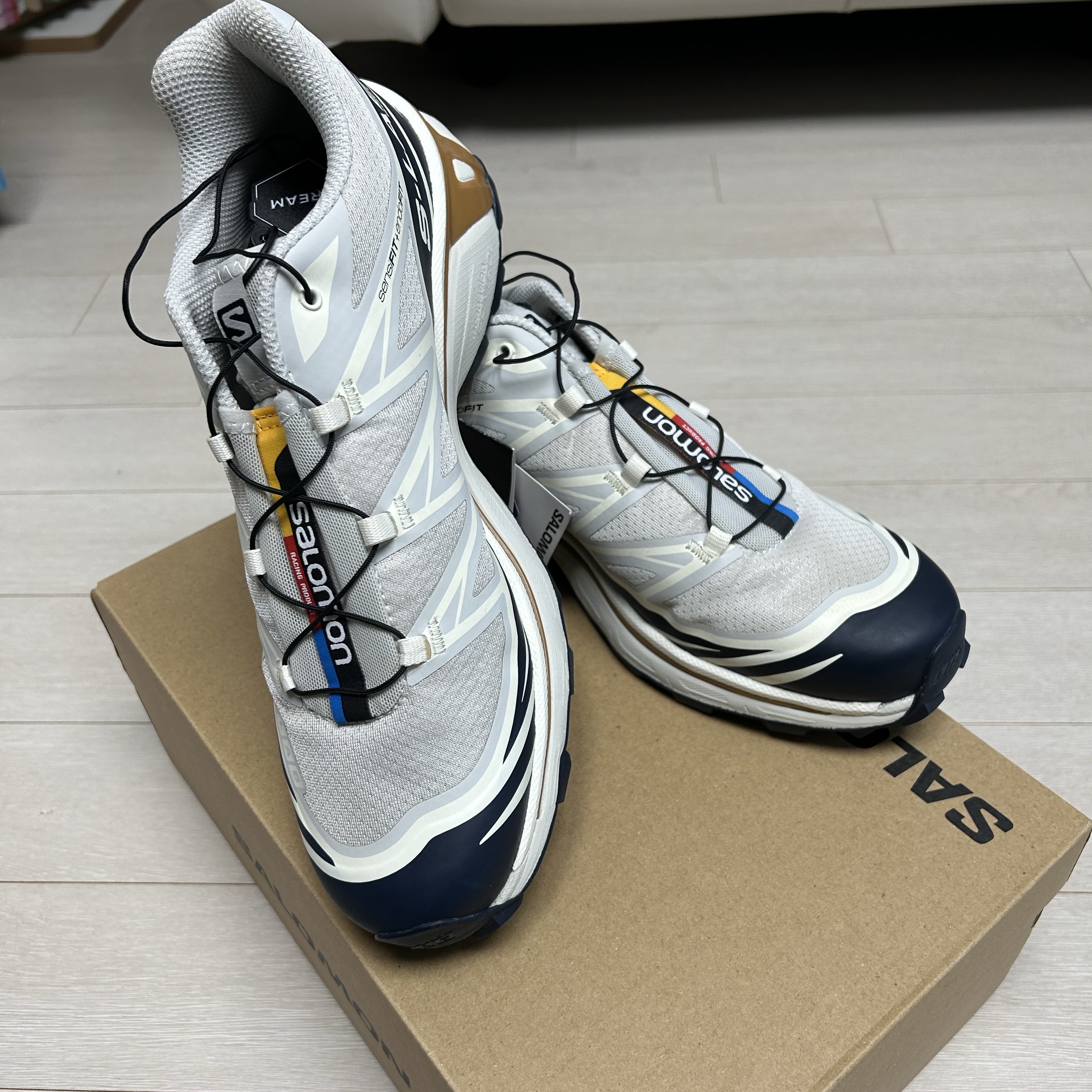 Salomon XT-6 Lunar Rock Dark Sapphire 착용 스타일 - 2
