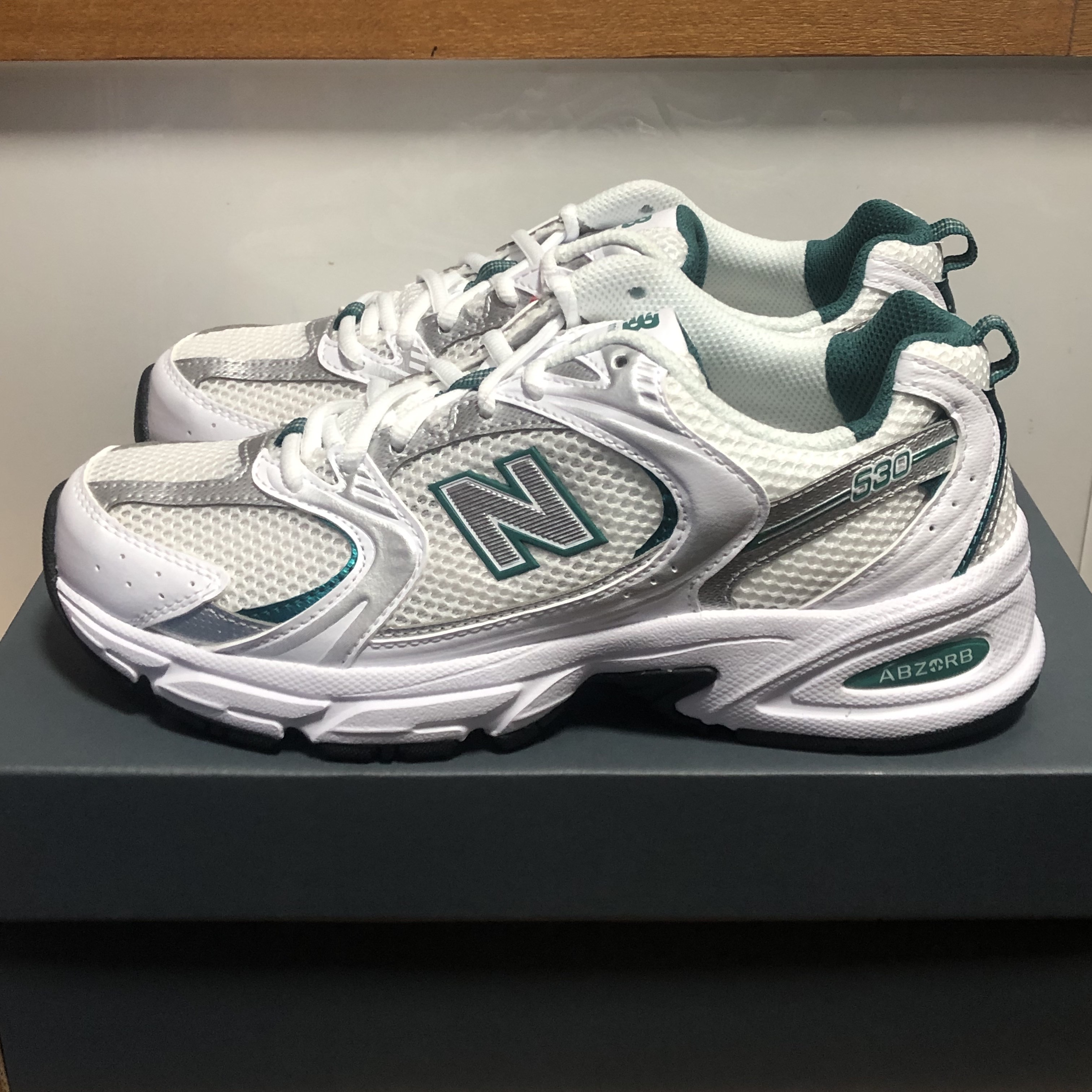 New Balance 530 White Mint 착용 스타일