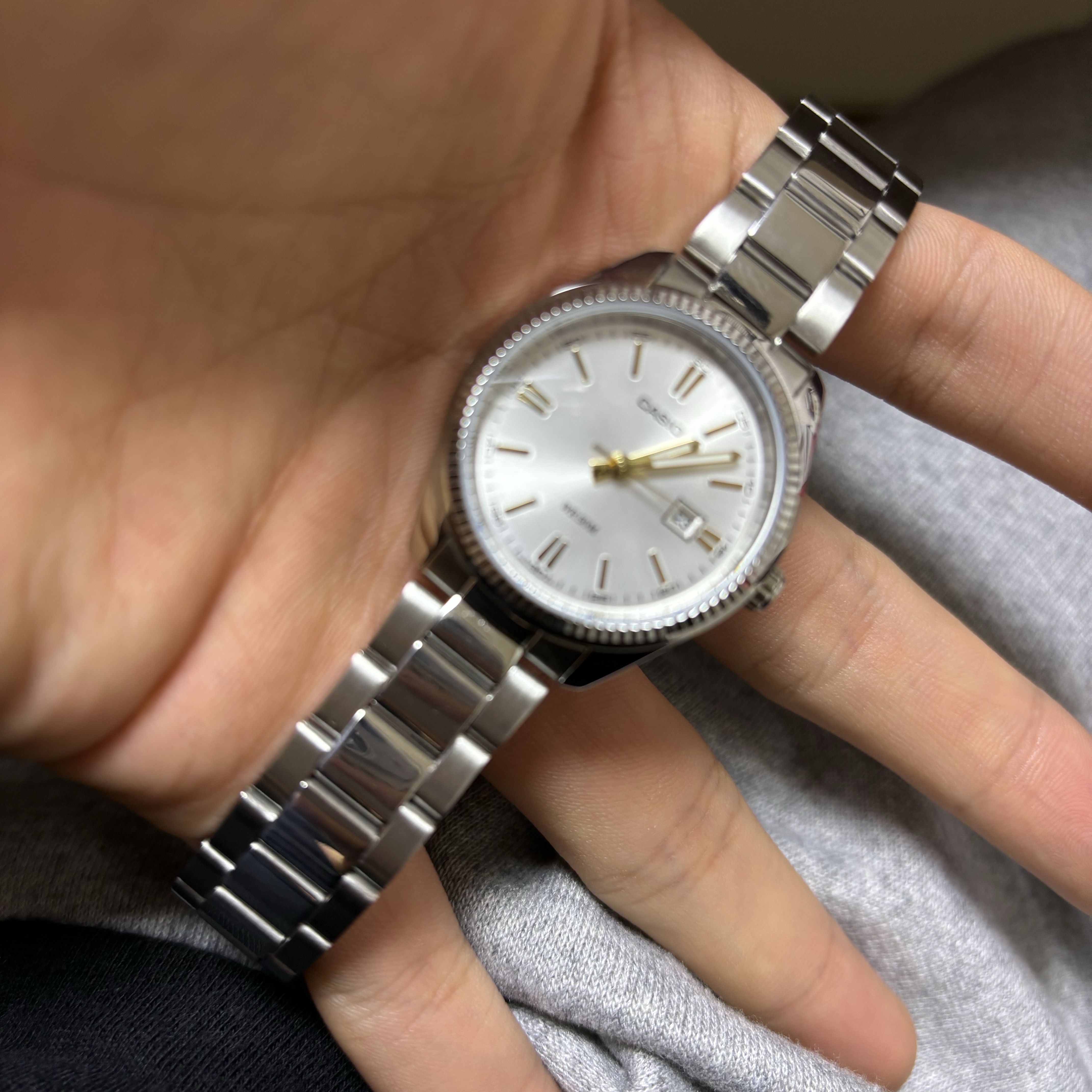 Casio LTP-1302D-7A2VDF 착용 스타일