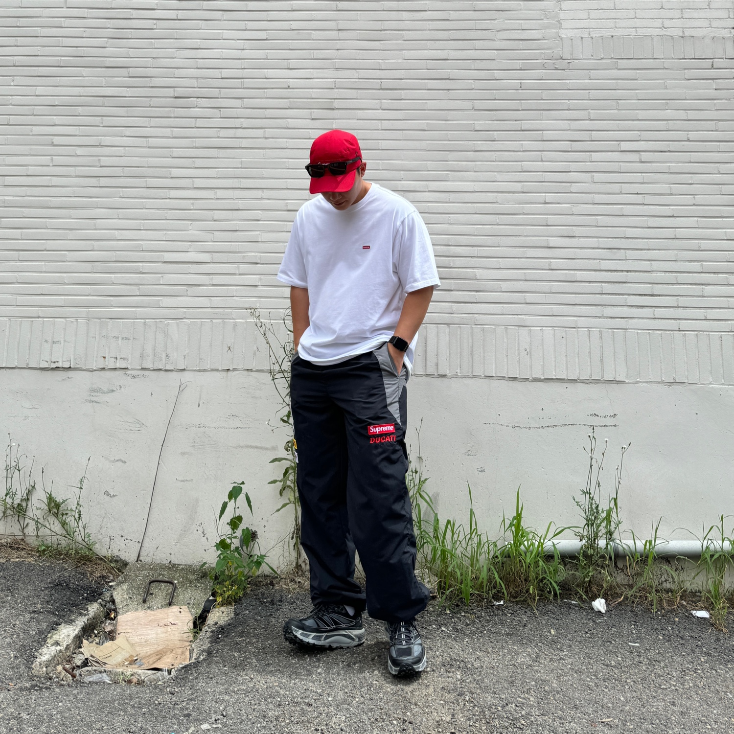 Supreme Ventile Camp Cap Red - 23SS, Supreme Avon Sunglasses Black - 24SS 착용 스타일 - 1