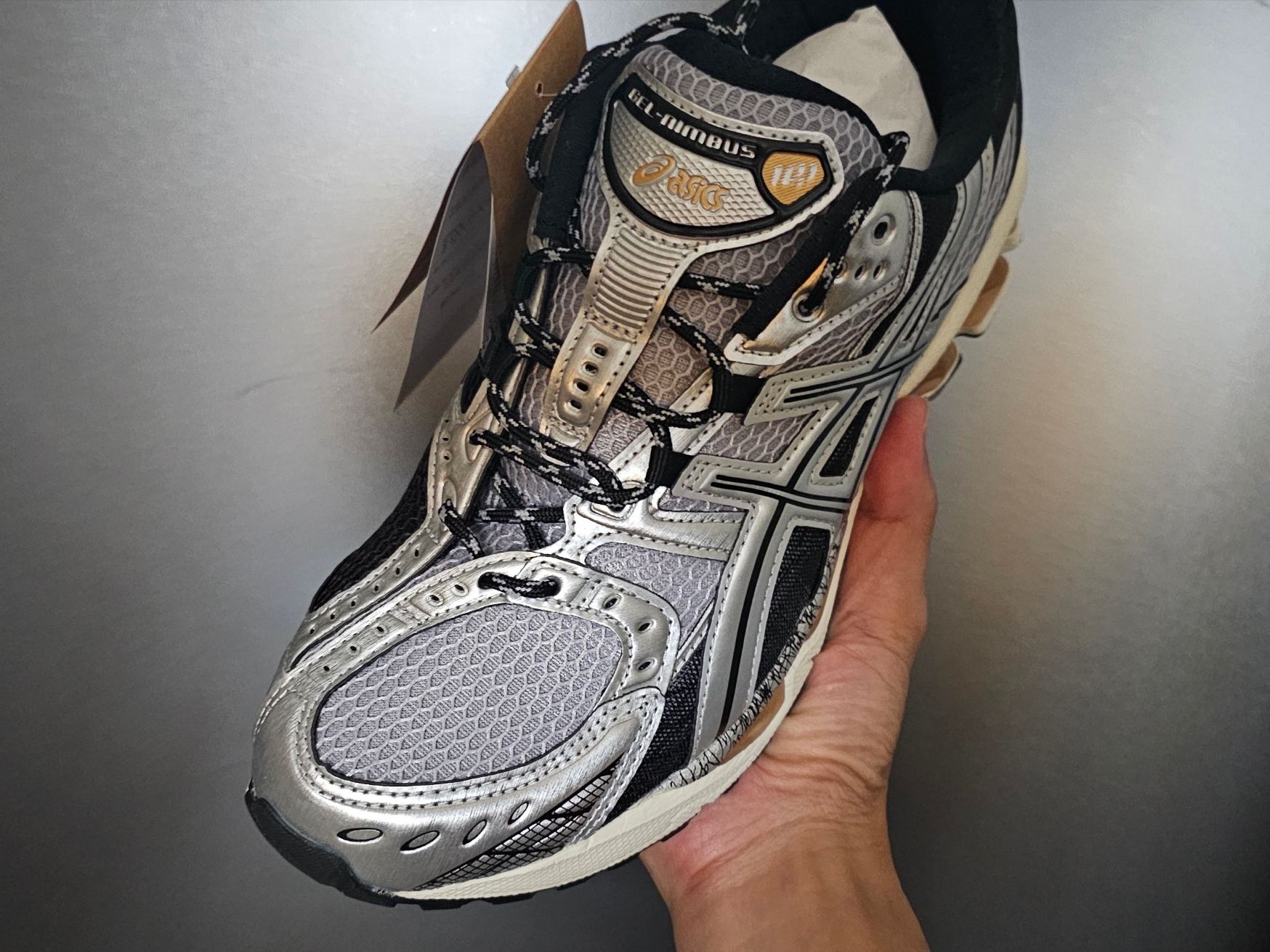 Asics Gel-Nimbus 10.1 Piedmont Grey Pure Silver 착용 스타일