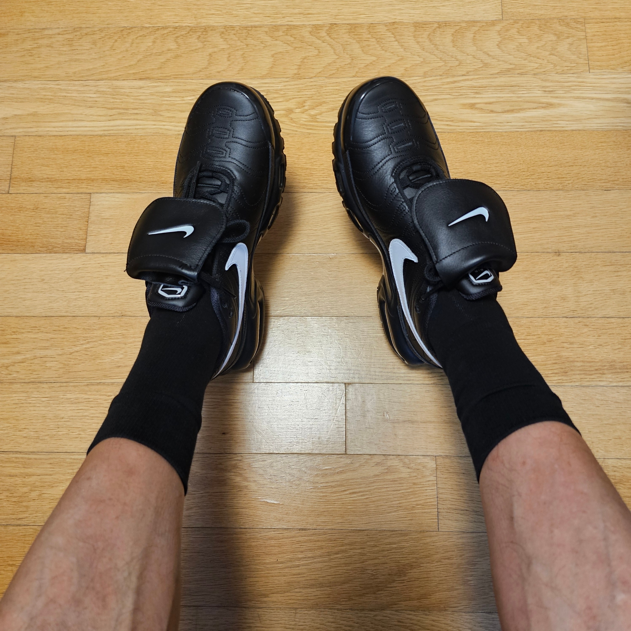 (W) Nike Air Max Plus TNPO Black 착용 스타일 - 1