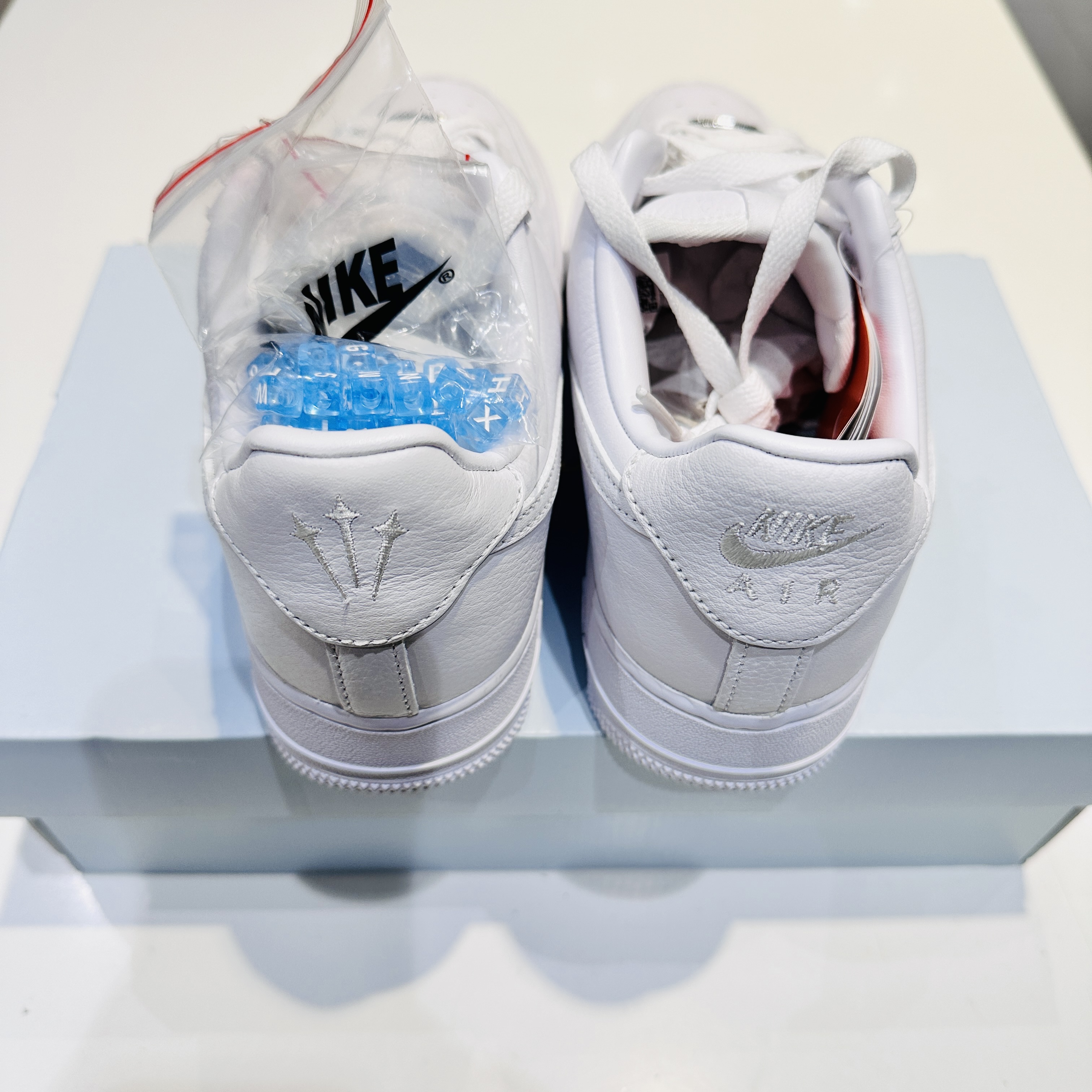 Nike x Drake Nocta Air Force 1 Low SP Certified Lover Boy White 착용 스타일 - 3