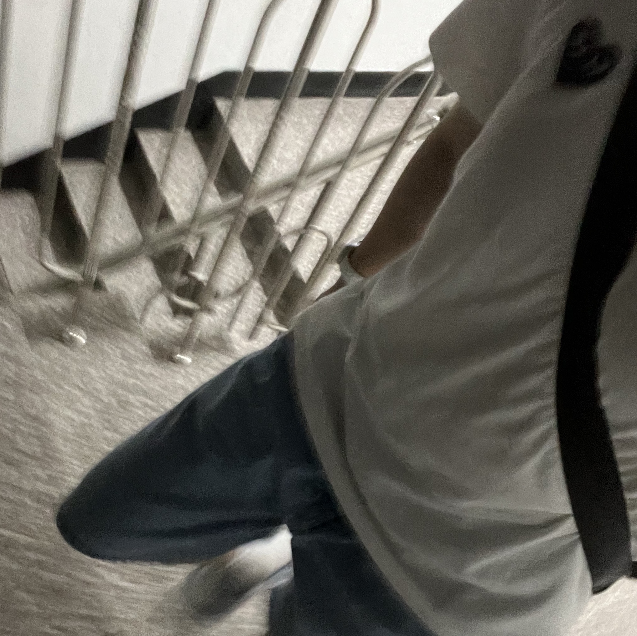 Play Comme des Garcons Black Heart T-Shirt White, (W) Jordan 1 Low Dune Red Blue Grey 착용 스타일