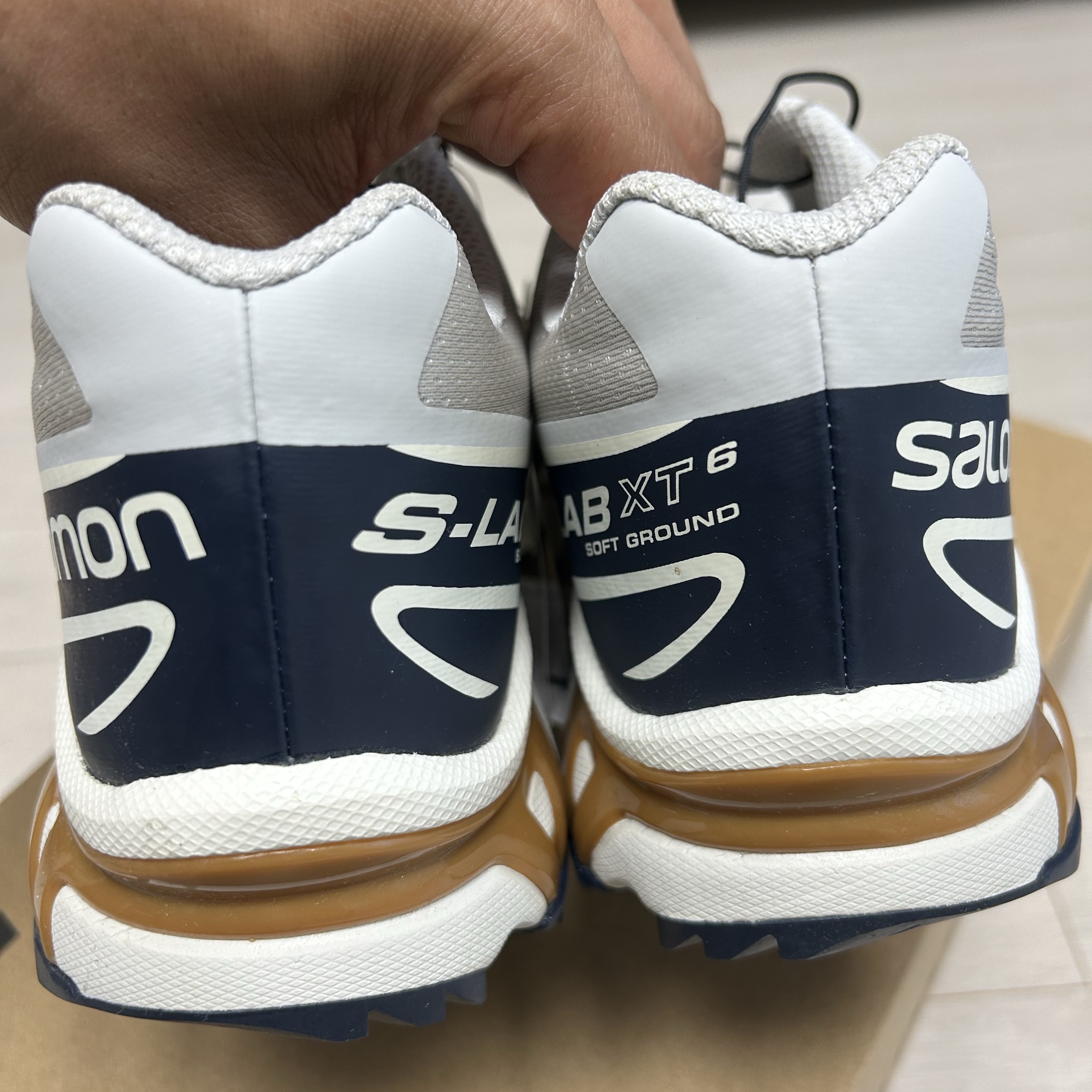 Salomon XT-6 Lunar Rock Dark Sapphire 착용 스타일 - 3
