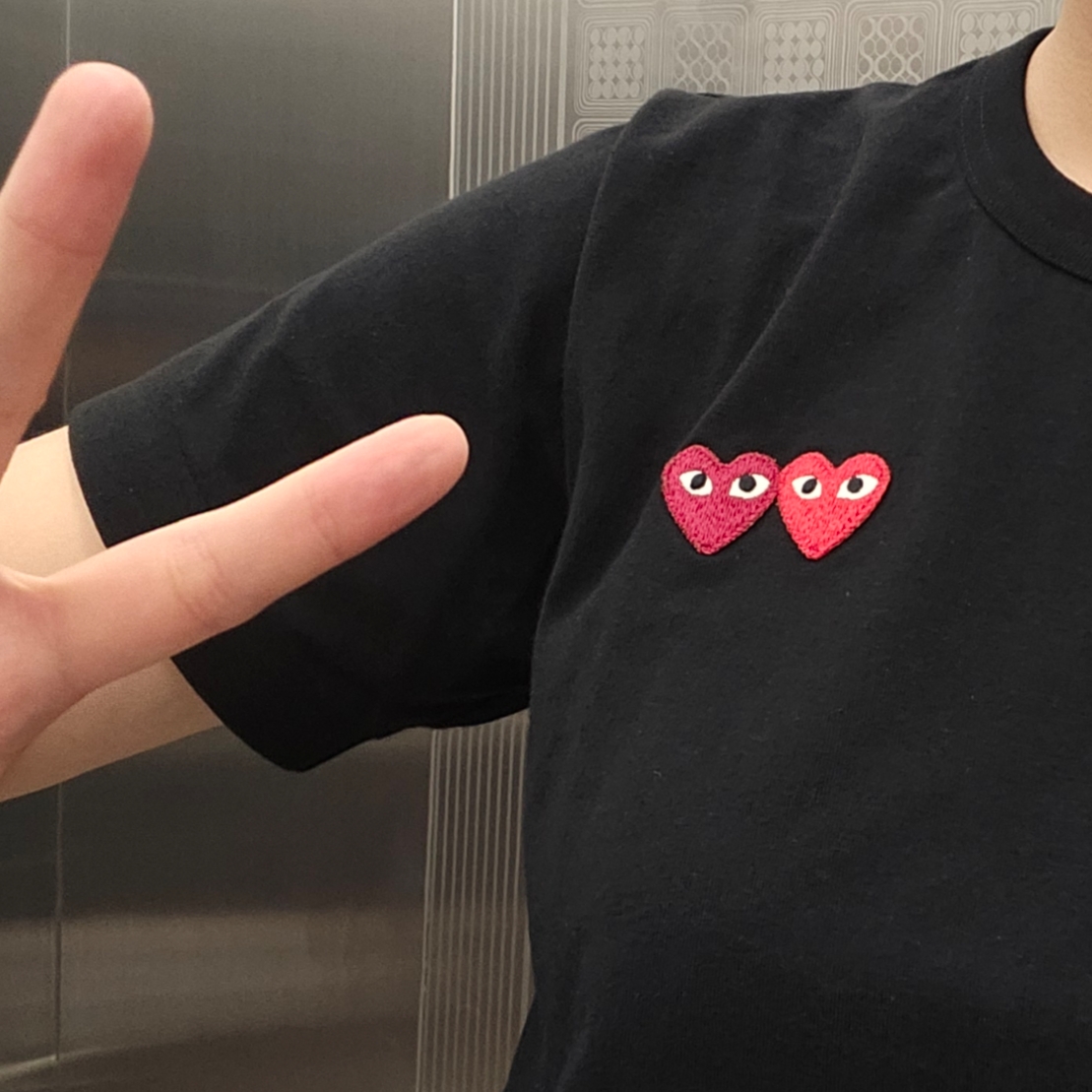 (W) Play Comme des Garcons Double Heart T-Shirt Black 착용 스타일