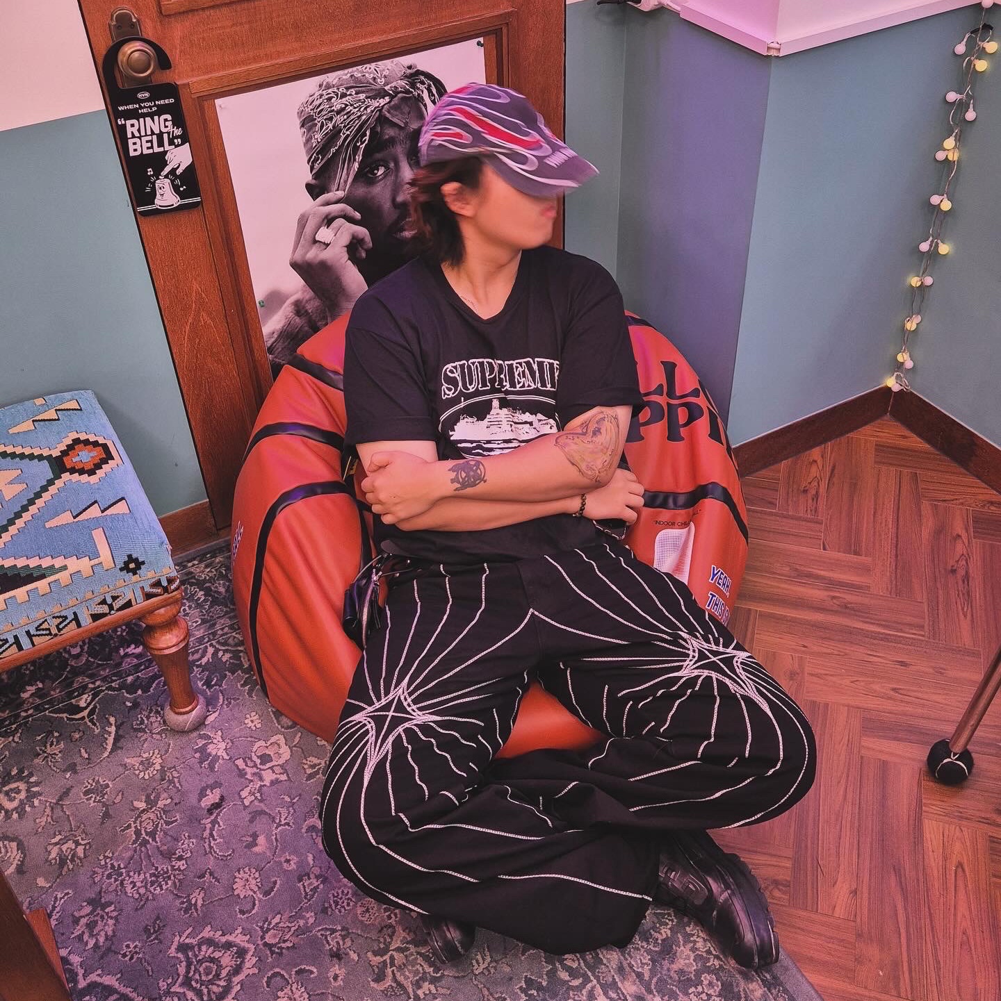 Thug Club Chain Stitch Denim Pants Black, Supreme x Corteiz Rules The World T-Shirt Black - 23FW 착용 스타일 - 2