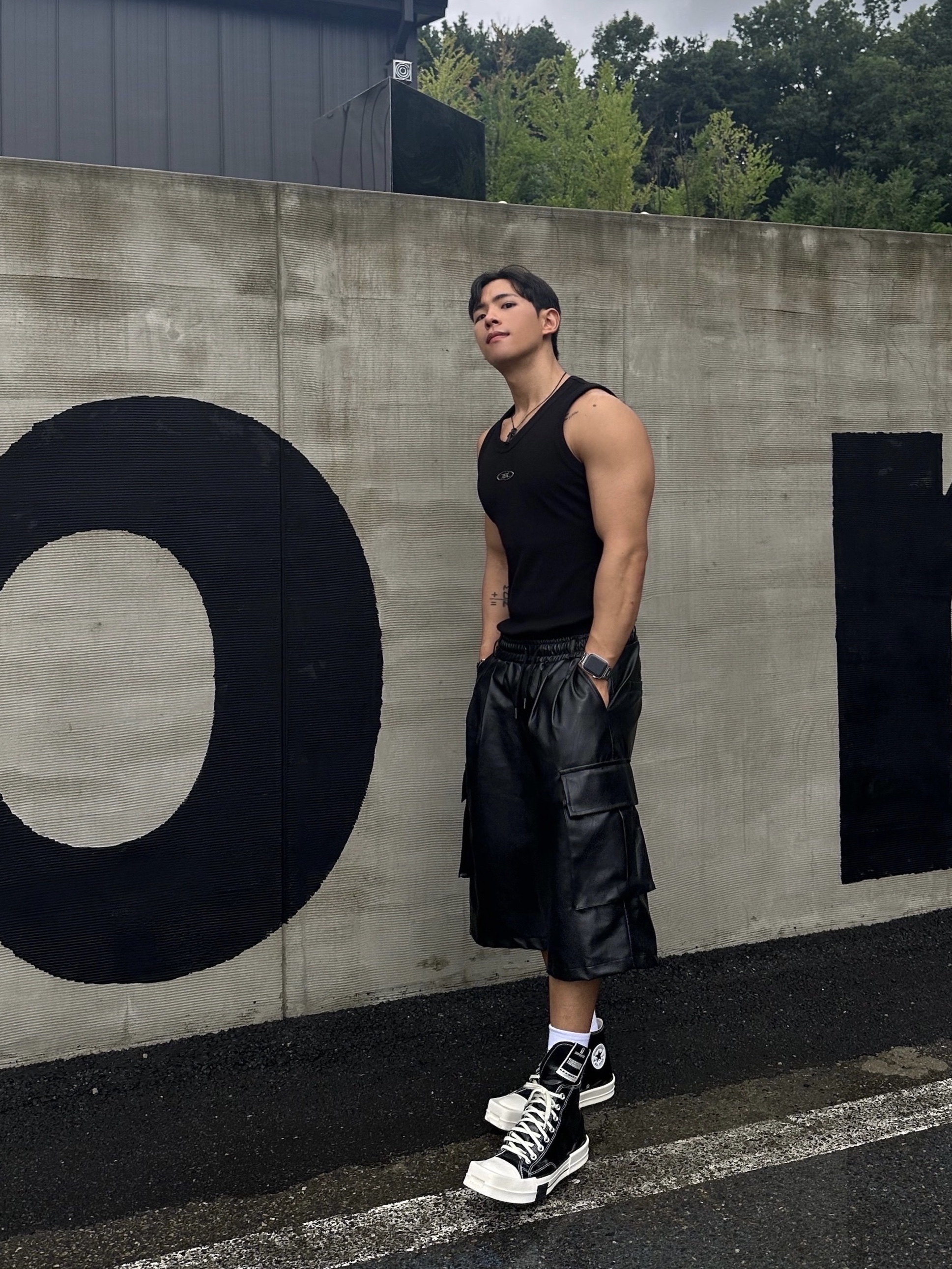 BORN TO WIN B Symbol Logo Sleeveless Non Mesh Ver Ivory, Converse x Drkshdw Turbodrk Chuck 70 Hi Black Lacquered Denim 착용 스타일 - 2