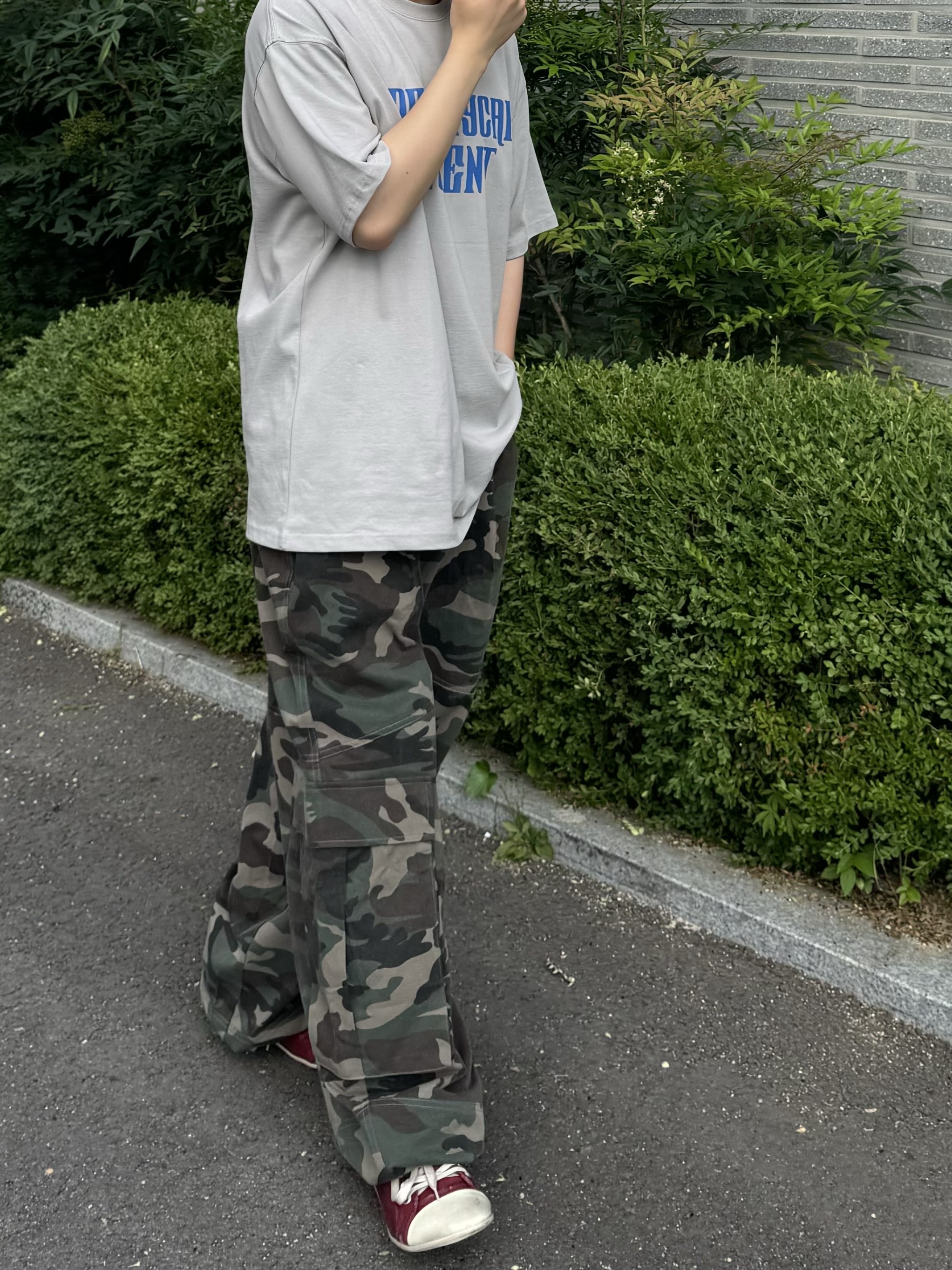 Undermycar Mu.51 Anti Fxxking Logo Play Big Cargo Camo Pants Camo Khaki, Balenciaga Paris Ultra Flat High Top Sneakers Red 착용 스타일 - 2