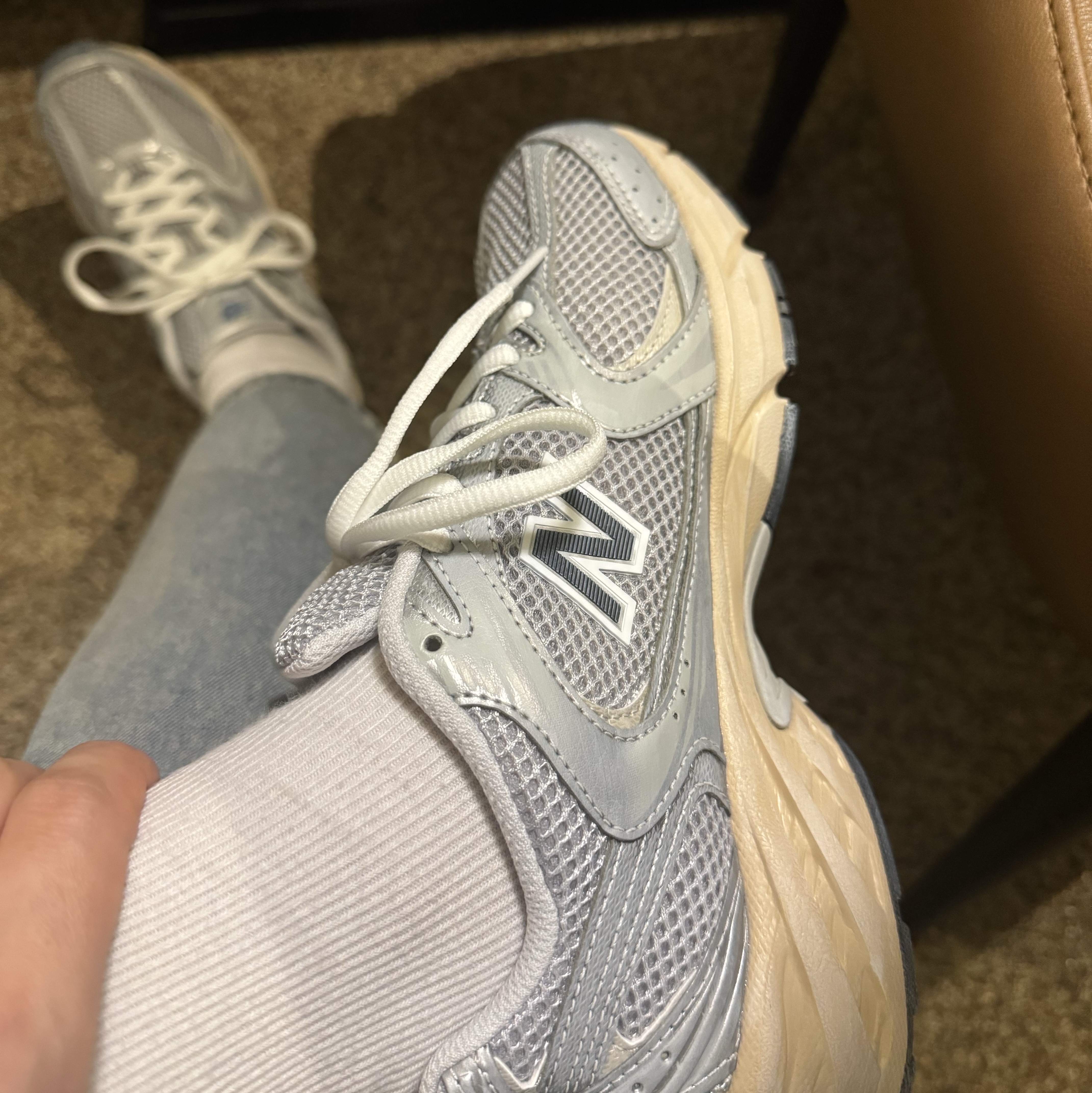 New Balance 530 Vintage Metallic Silver 착용 스타일