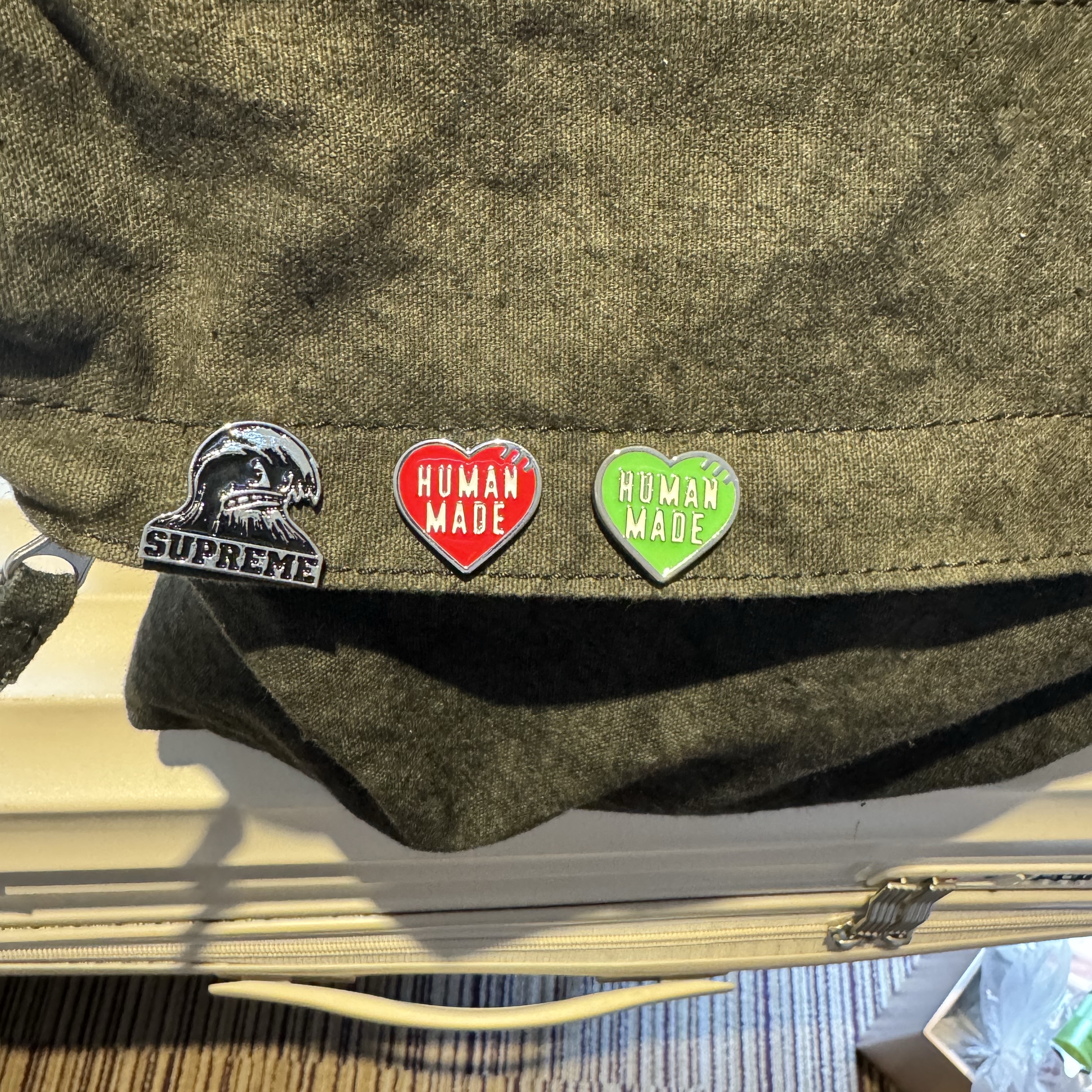 Human Made Heart Pin Green 착용 스타일