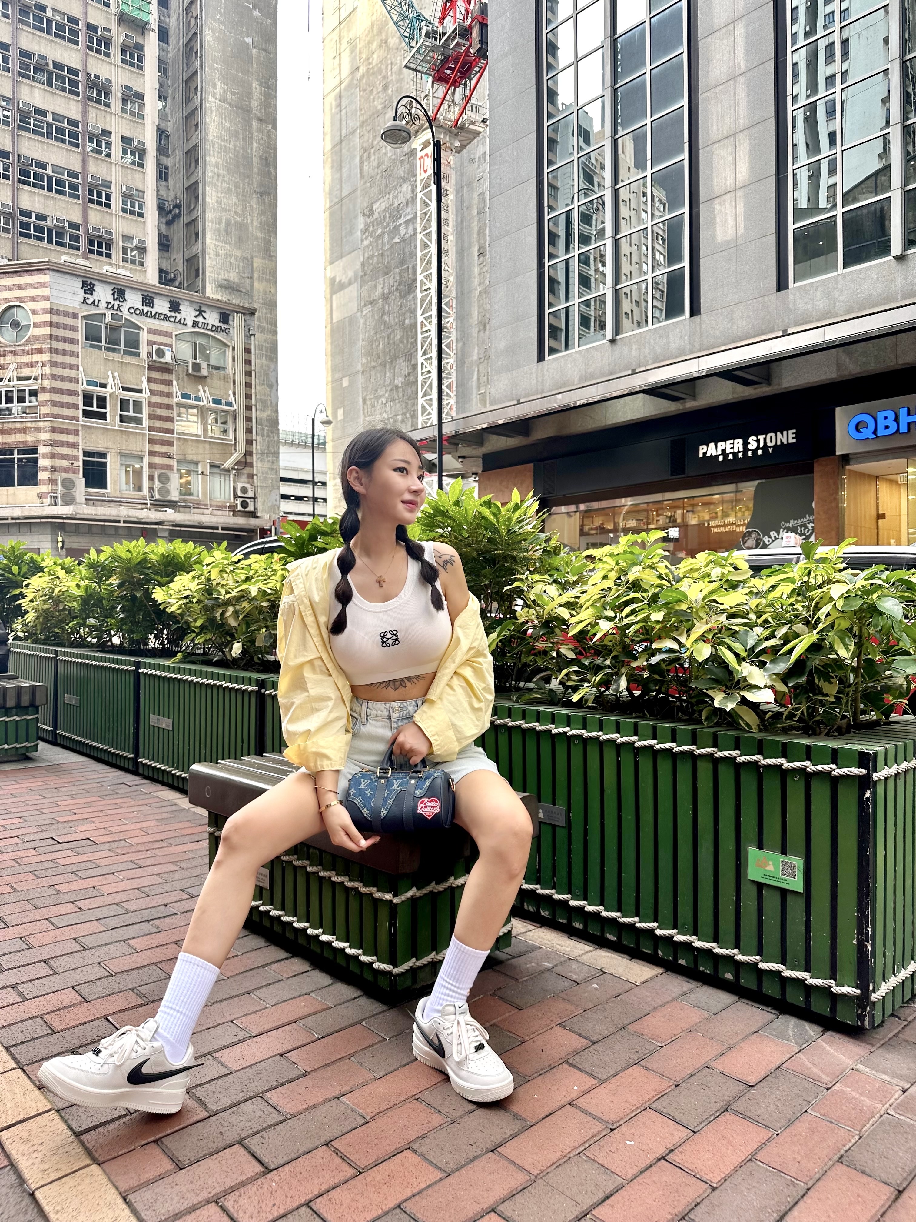 Nike x Ambush Air Force 1 Low SP Phantom, (W) Loewe Anagram Cropped Tank Top in Cotton White Navy Blue 착용 스타일 - 2