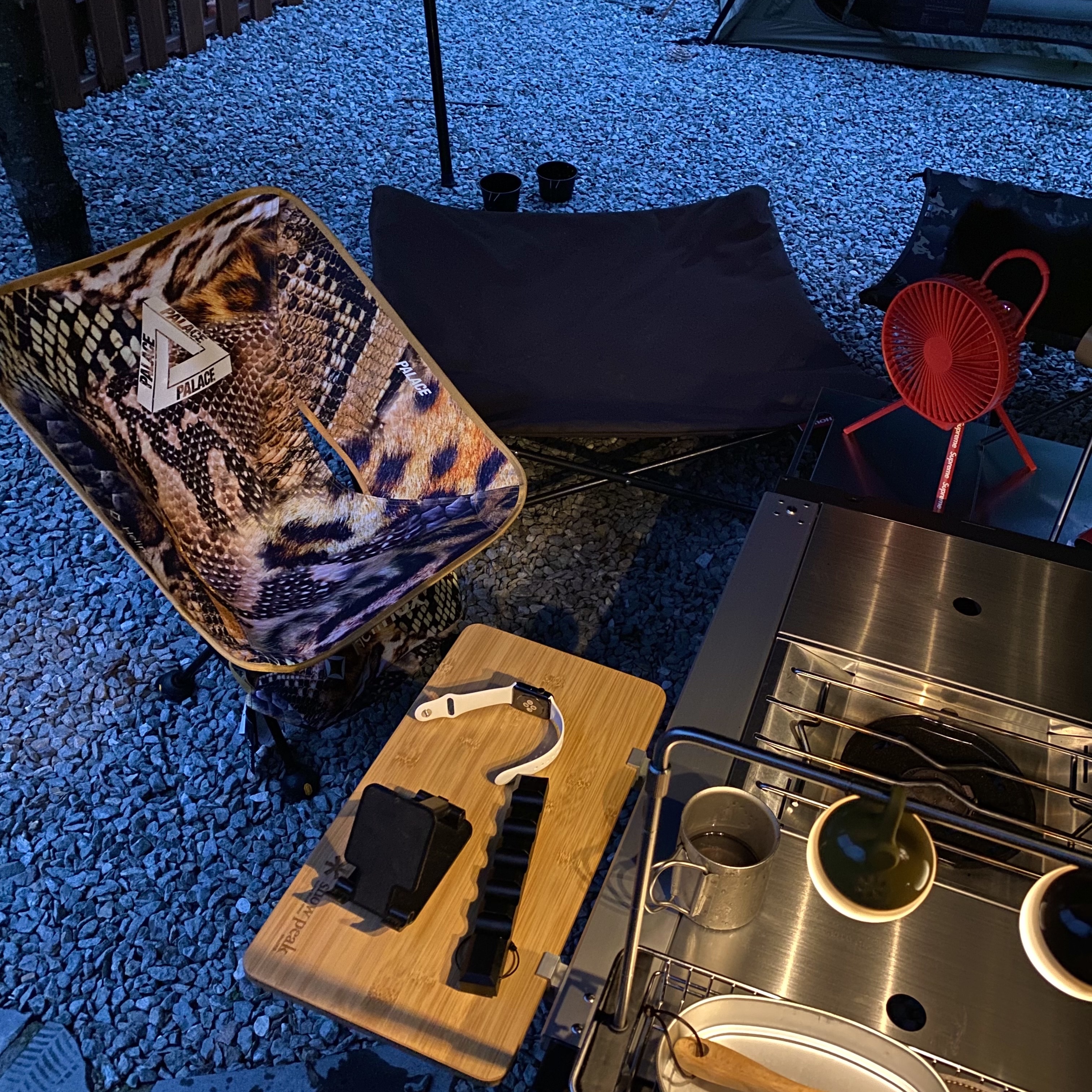 Helinox x Palace Animal Tactical Chair One Yellow - 23FW, Snow Peak IGT Three Unit Frame 착용 스타일 - 2