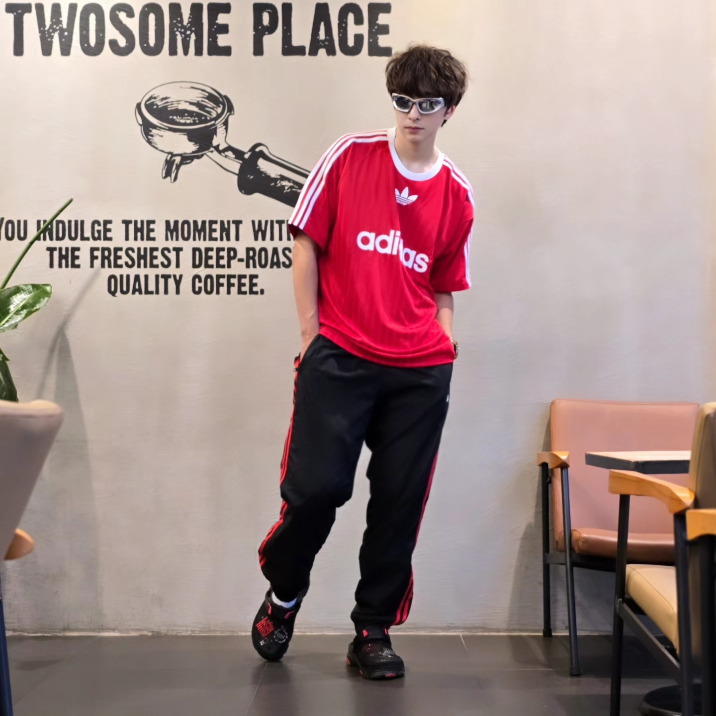 Adidas Adicolor T-Shirt Better Scarlet White - KR Sizing, Adidas Adicolor T-Shirt Better Scarlet White - US Sizing 착용 스타일 - 3