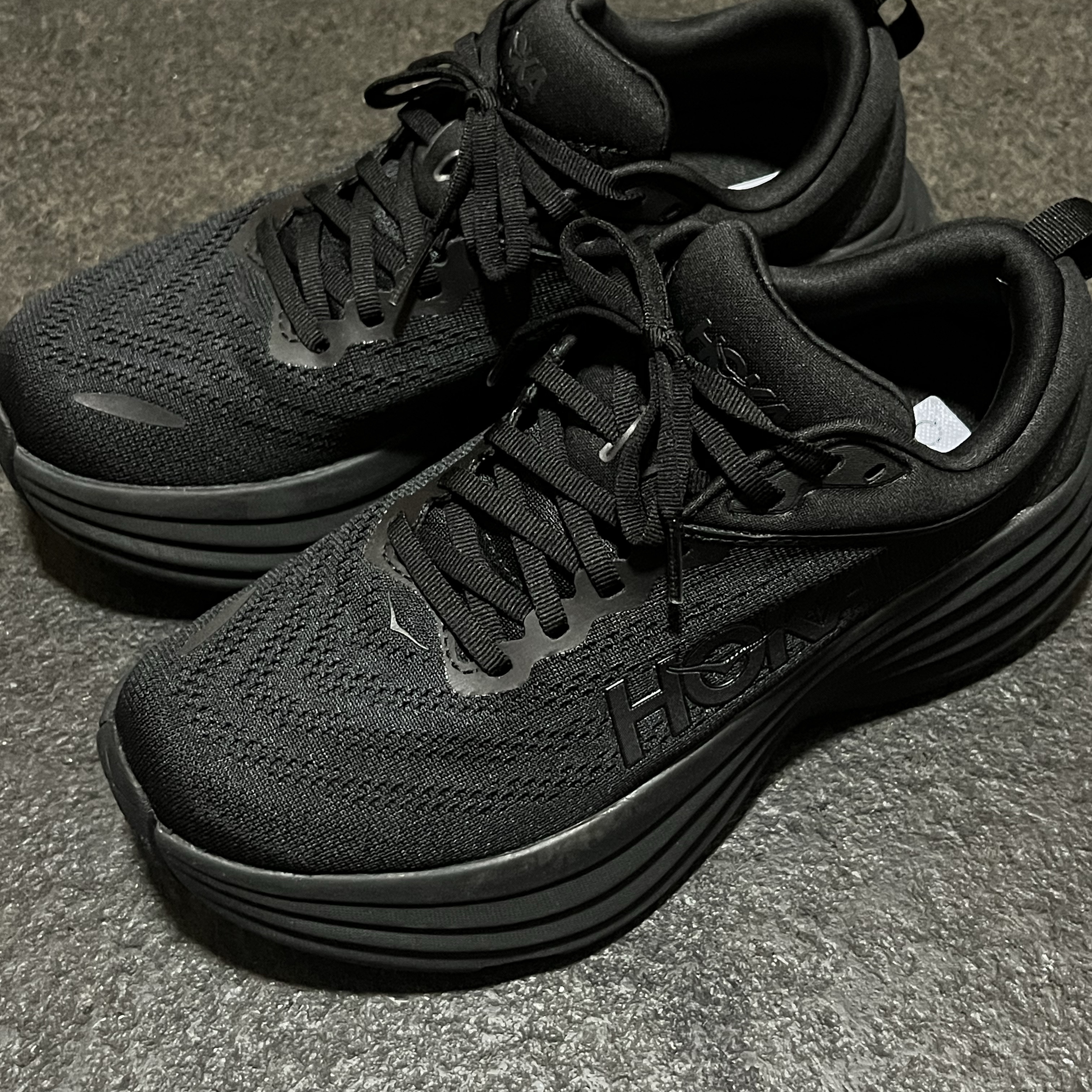 (W) Hoka Bondi 8 Black - Regular 착용 스타일