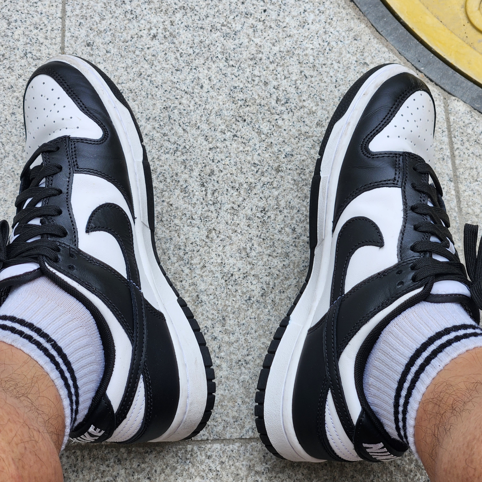 Nike Dunk Low Retro Black 착용 스타일 - 2