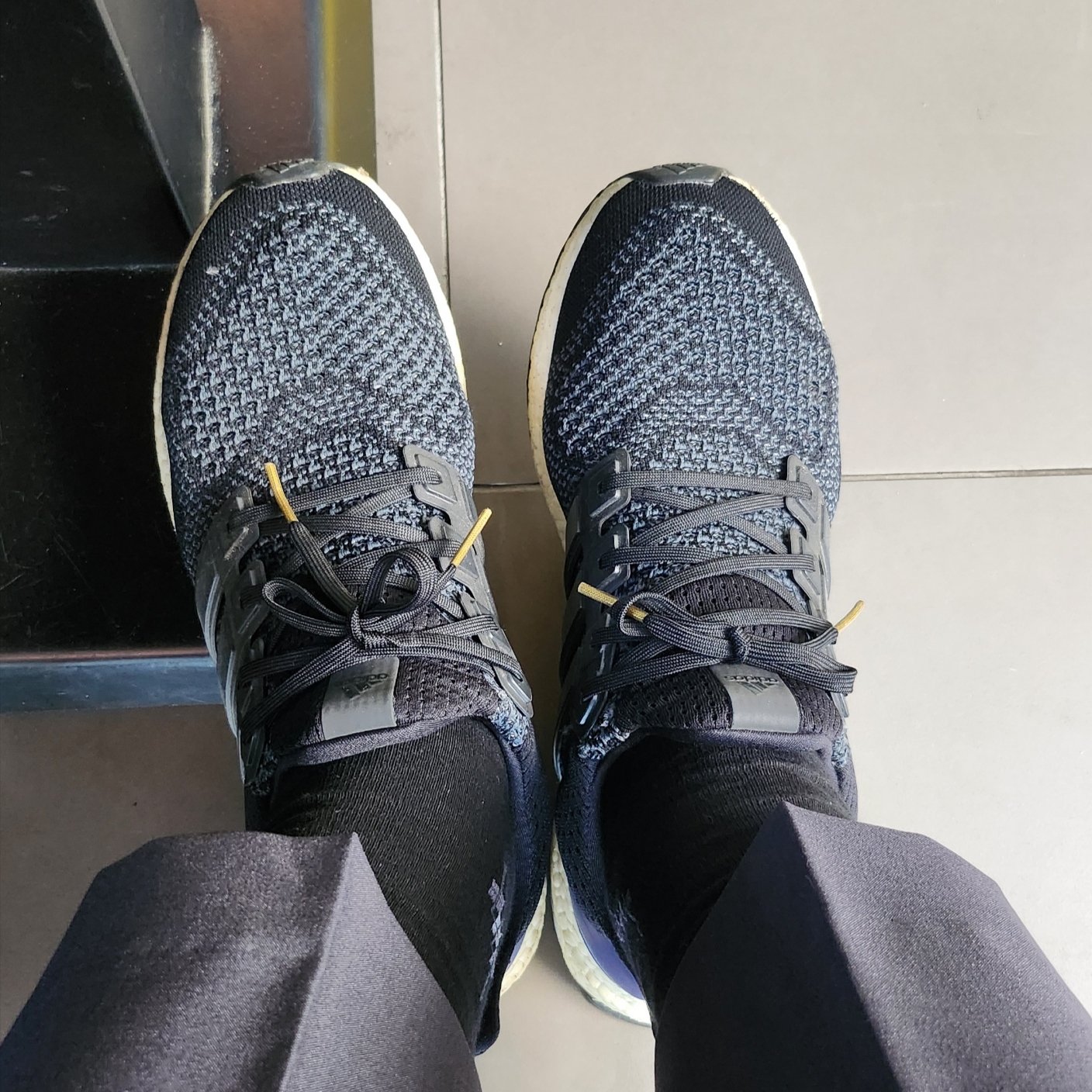 Adidas Ultraboost 1.0 Black Gold Purple 착용 스타일