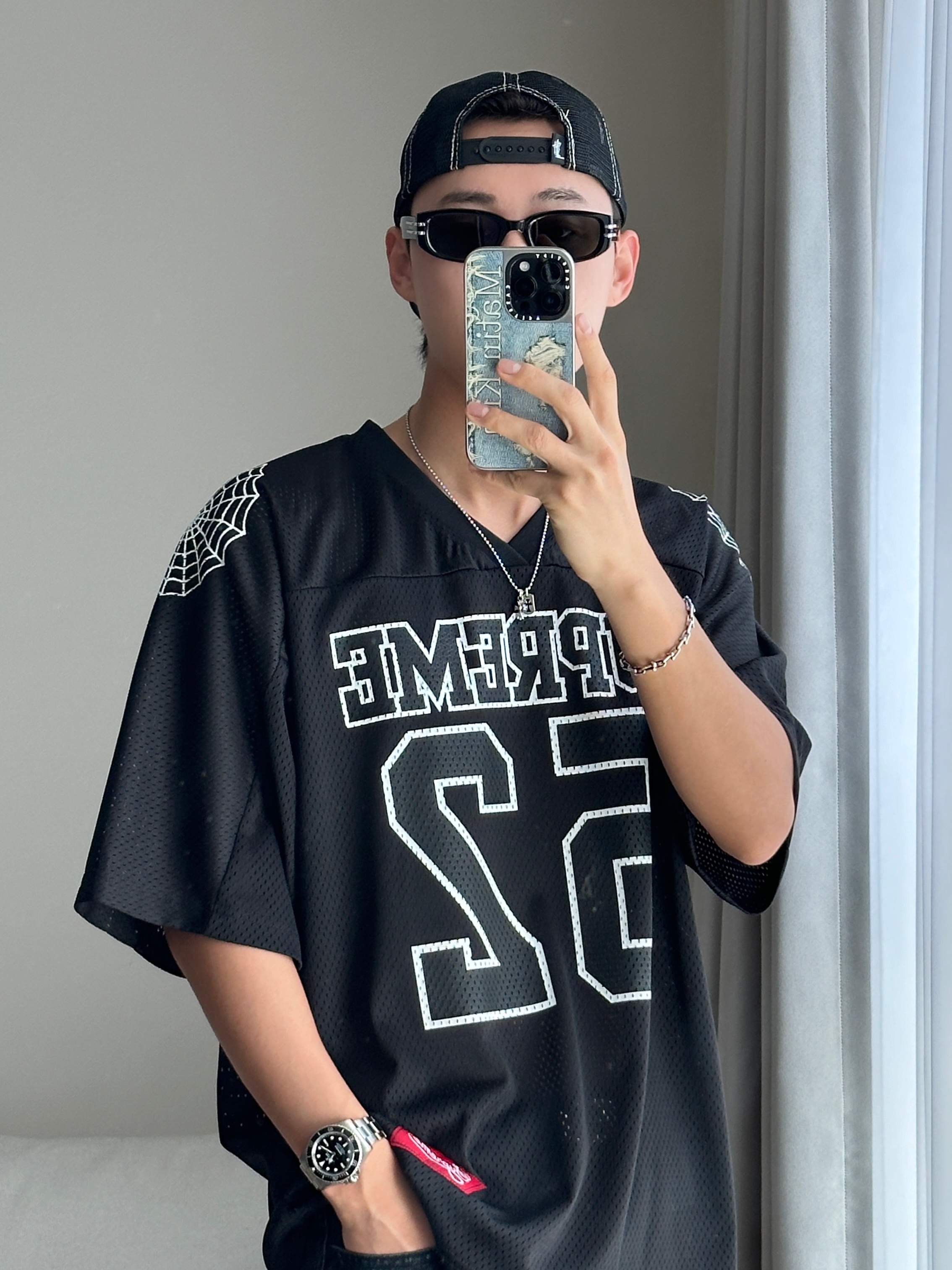 Supreme Spiderweb Football Jersey Black - 24SS, Stussy Low Pro Trucker Cut-Out Leather Snapback Black 착용 스타일 - 1