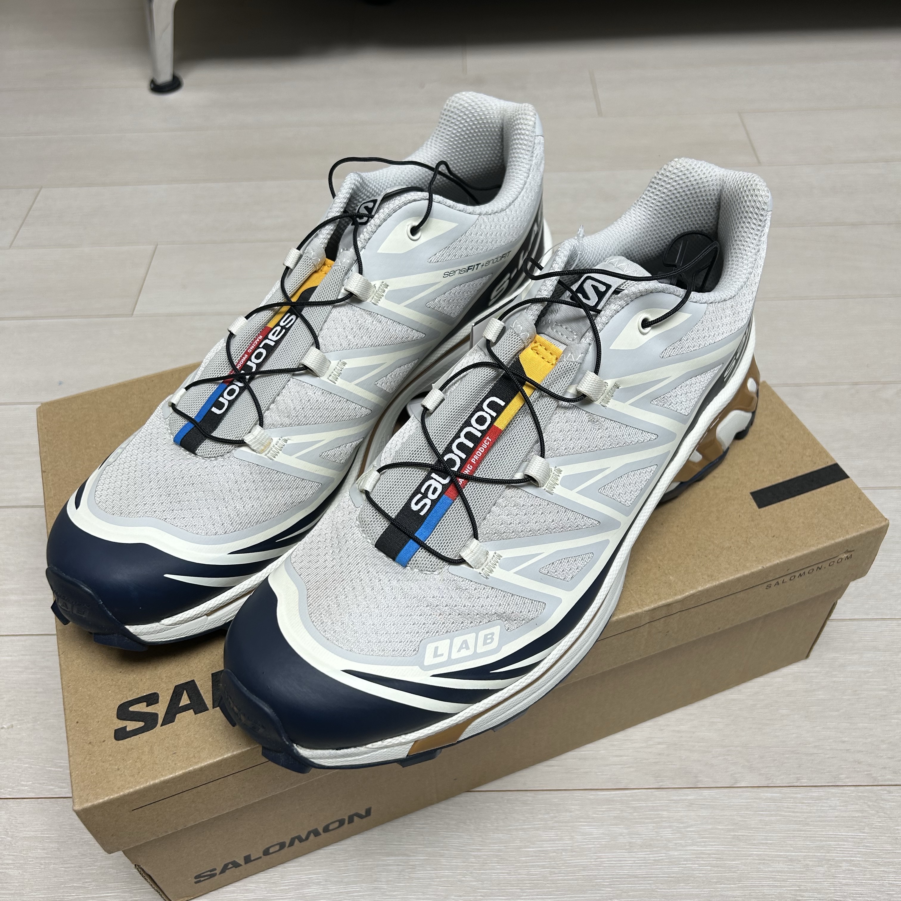 Salomon XT-6 Lunar Rock Dark Sapphire 착용 스타일 - 1