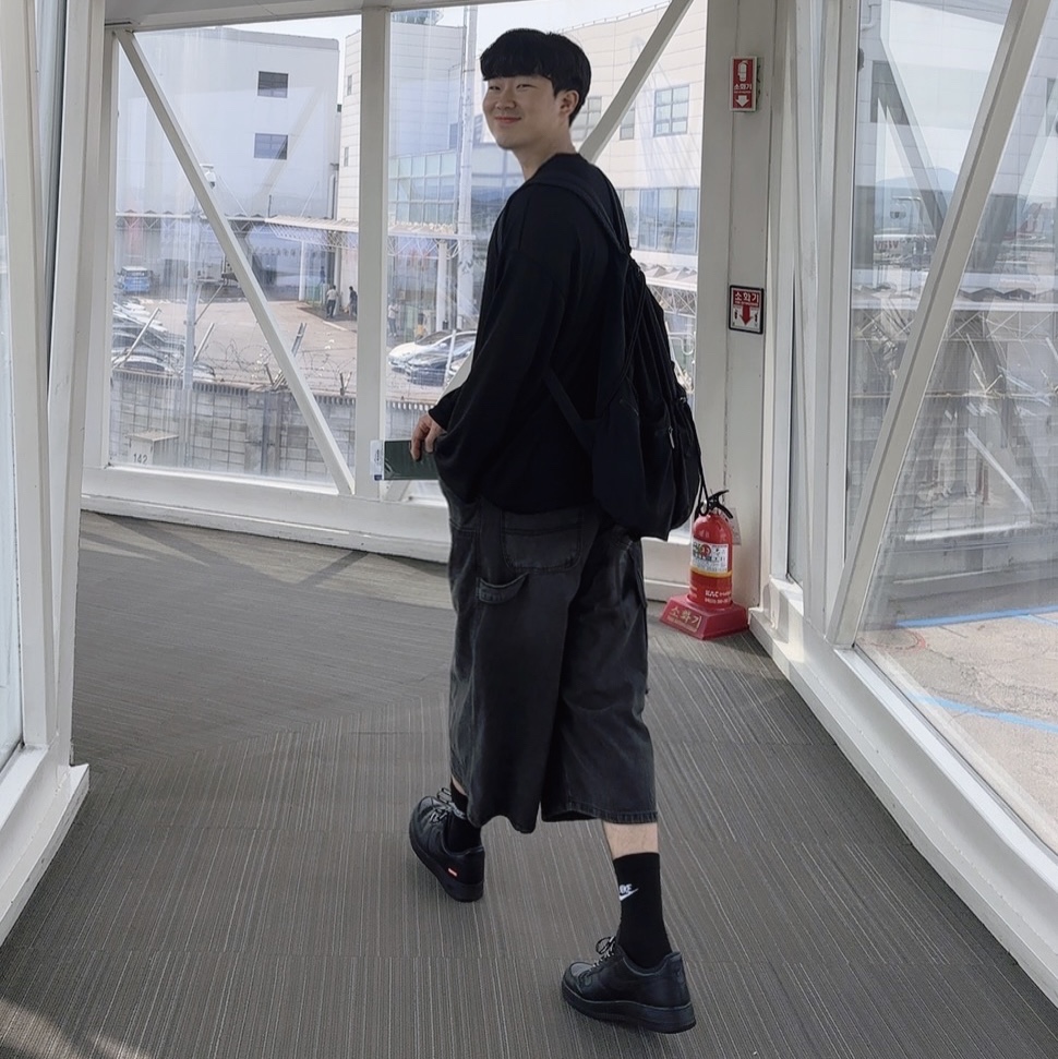 Nike x Supreme Air Force 1 Low Black 착용 스타일 - 1