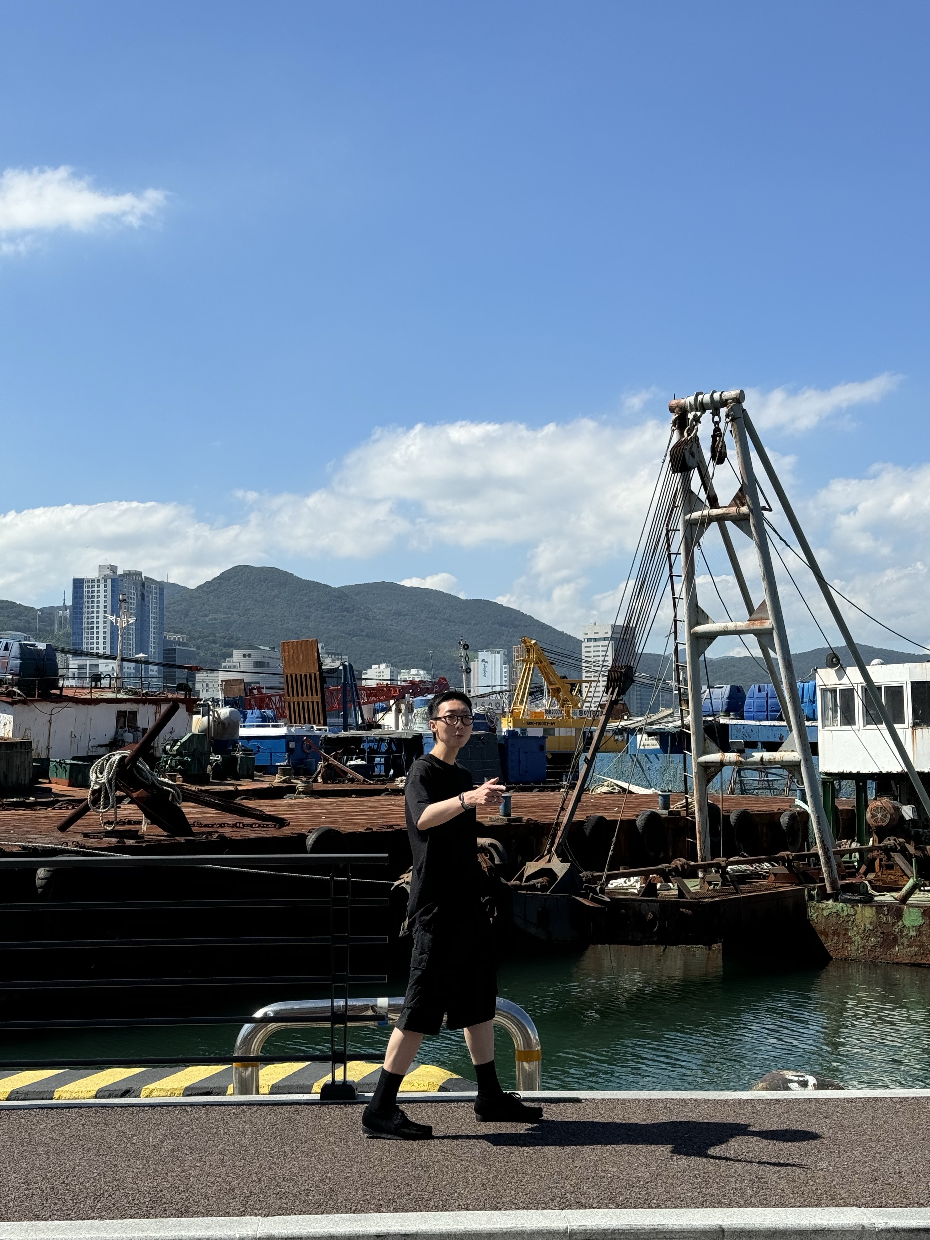 Polyteru Bermuda Cargo Pants Black, Polyteru Human Index Human Jumbo 1/2 T-Shirt Black 착용 스타일 - 3