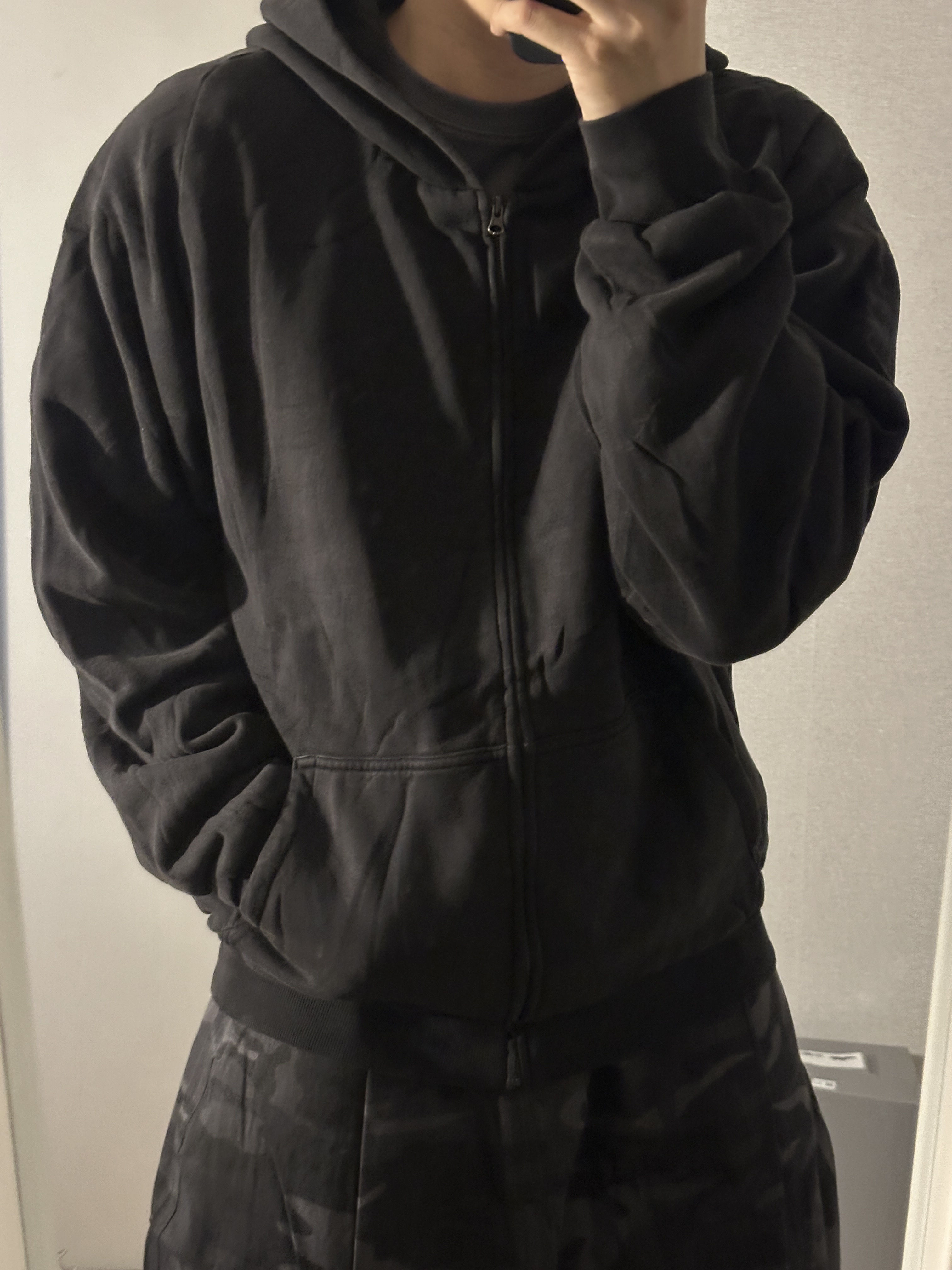 Yeezy YZY Zip-Up Hoodie Black 착용 스타일