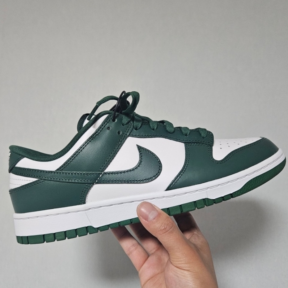 Nike Dunk Low Retro Varsity Green 착용 스타일