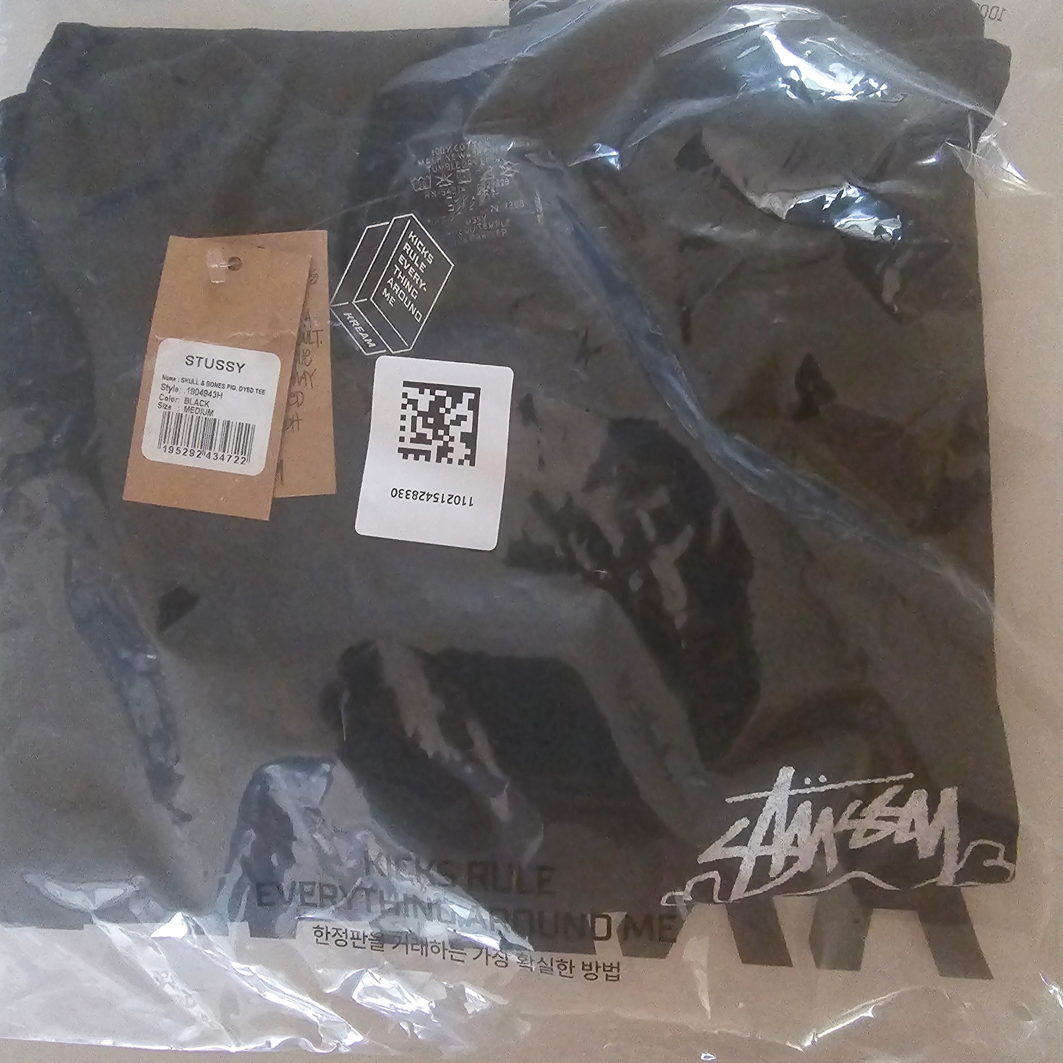 Stussy Skull & Bones Pigment Dyed T-Shirt Black 착용 스타일