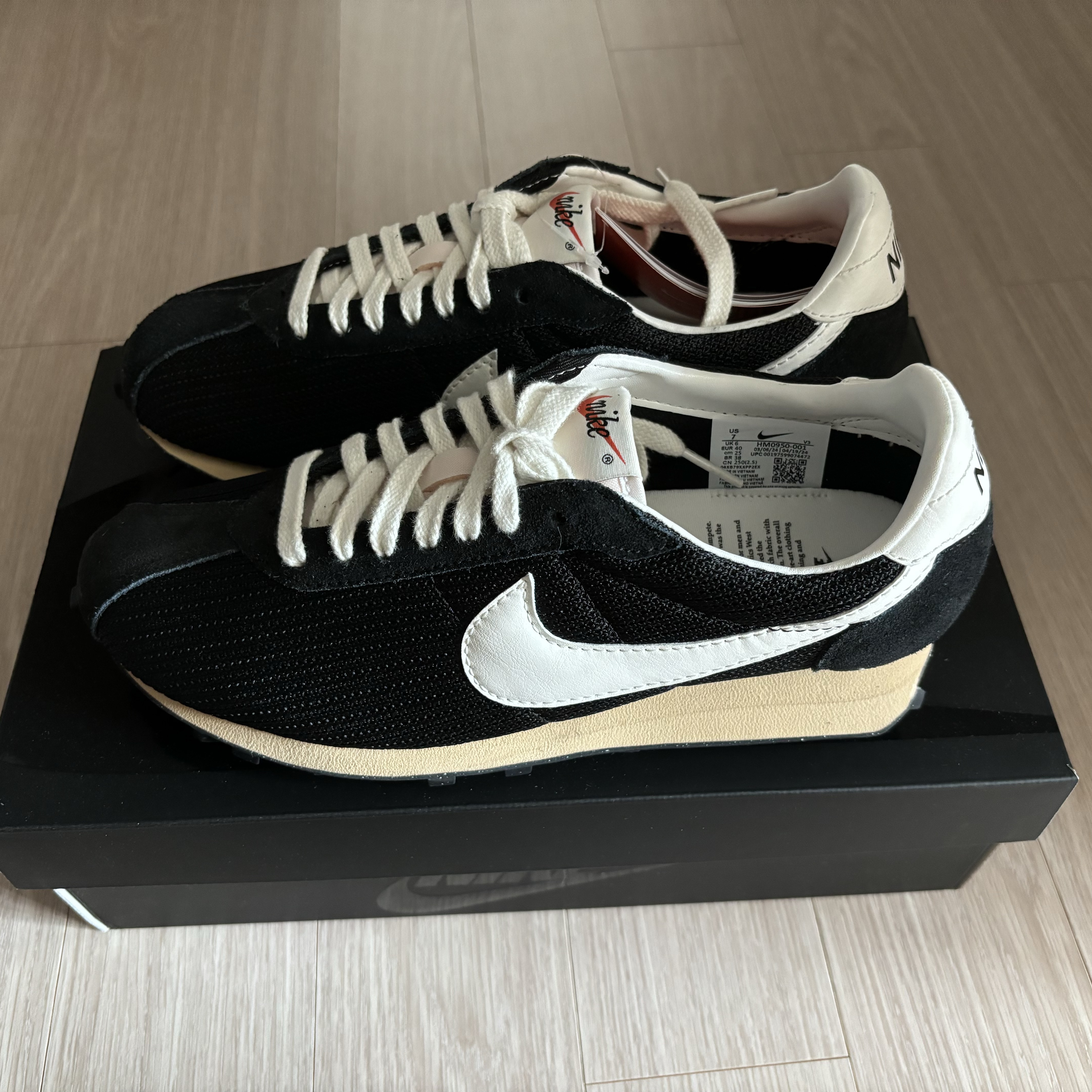 Nike LD-1000 SP Black and Sail 착용 스타일