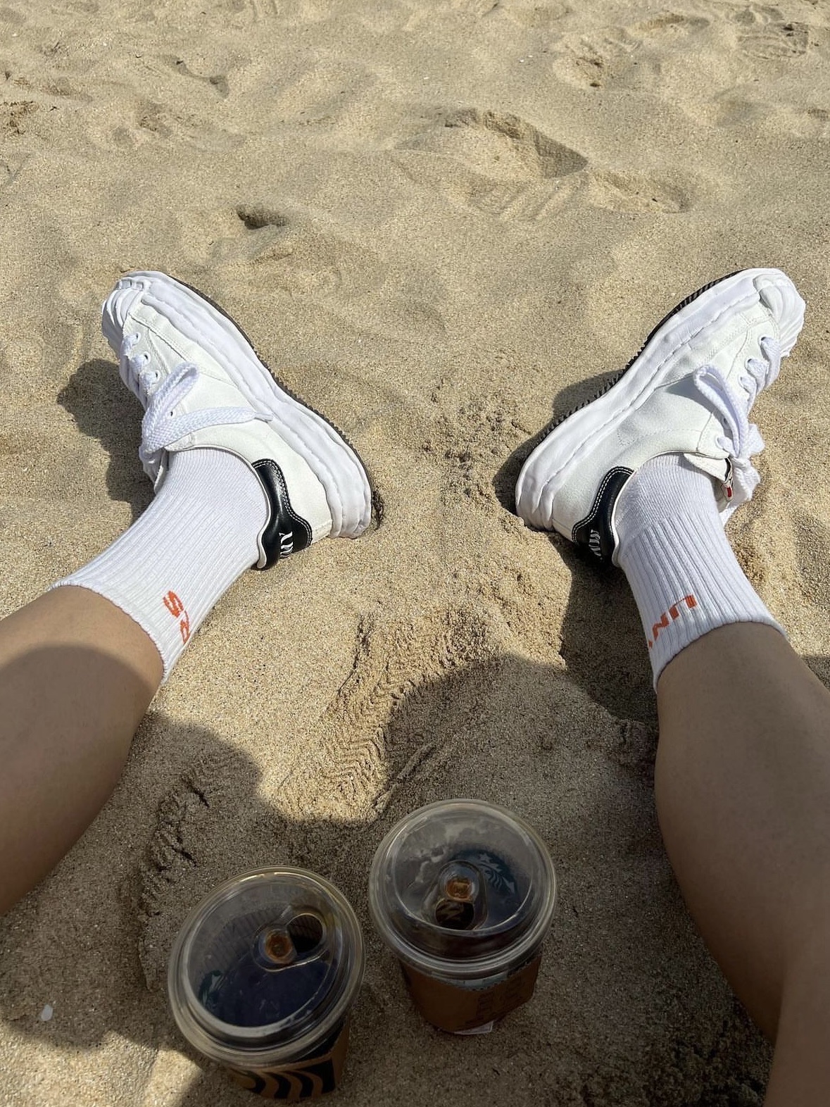 Maison Mihara Yasuhiro Blakey OG Sole Canvas Low-top Sneakers White 착용 스타일 - 2