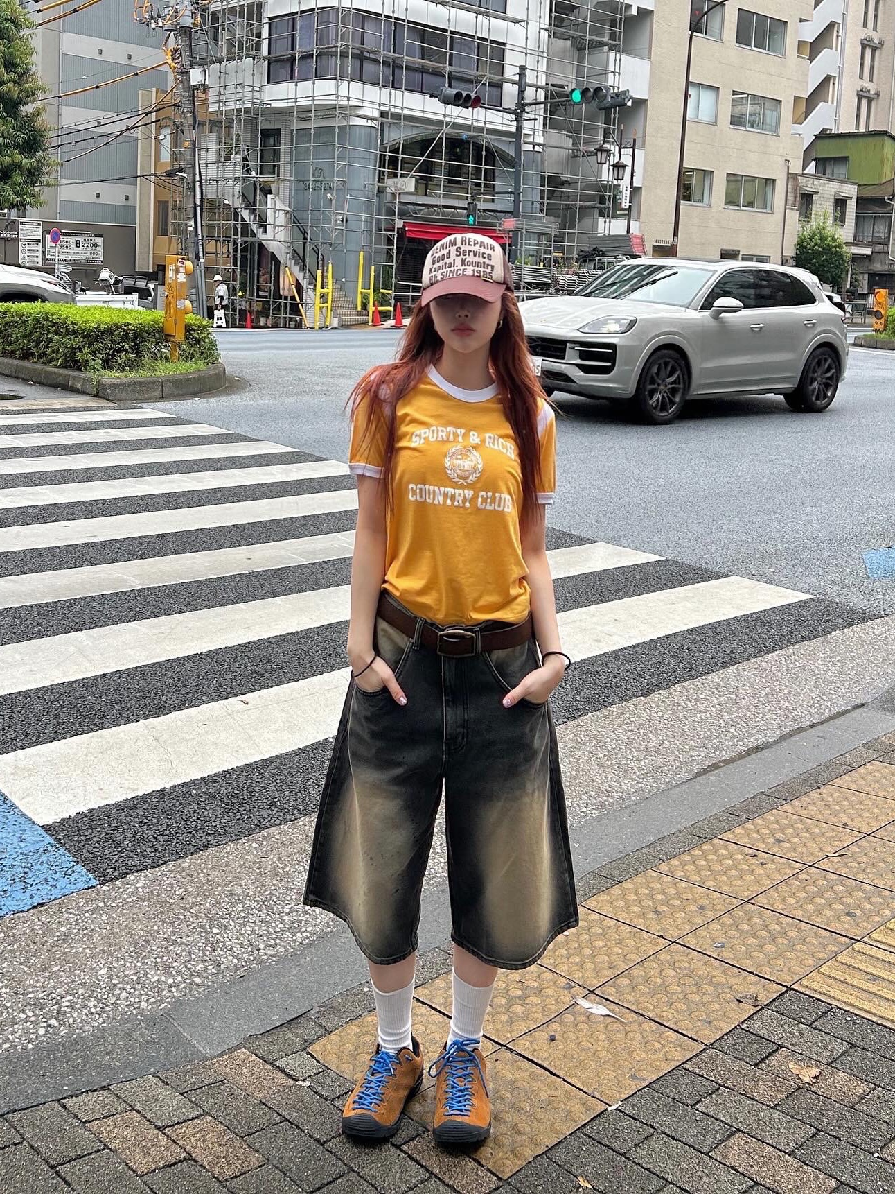 Suade Color Washed Denim Shorts Blue, Suade Color Washed Denim Shorts Black 착용 스타일