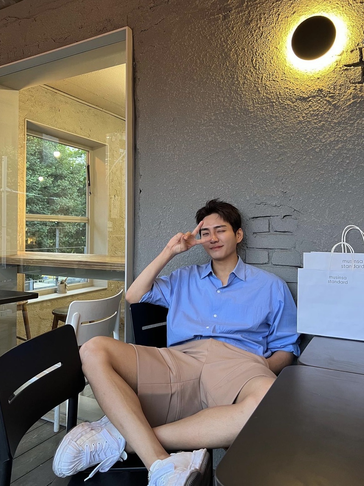 Maison Mihara Yasuhiro Blakey OG Sole Canvas Low-top Sneakers White 착용 스타일 - 3