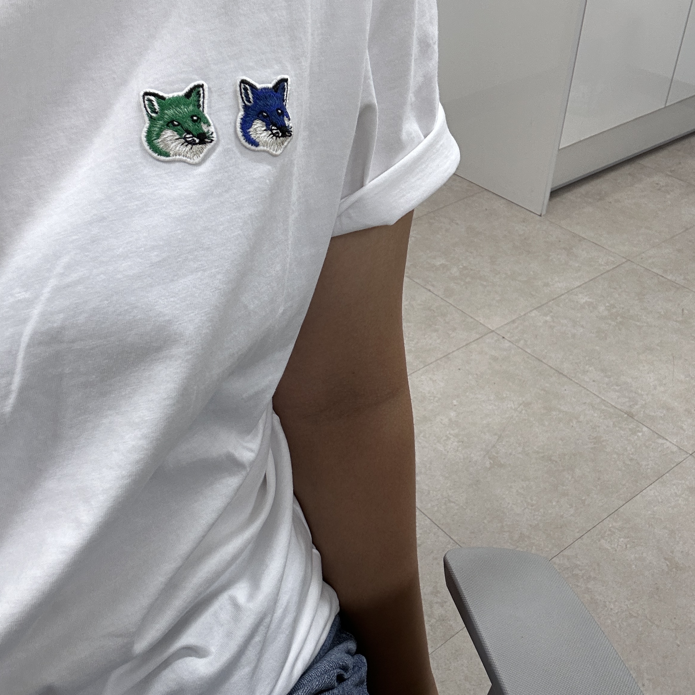 Maison Kitsune Double Monochrome Fox Head Patch Classic T-Shirt White 착용 스타일