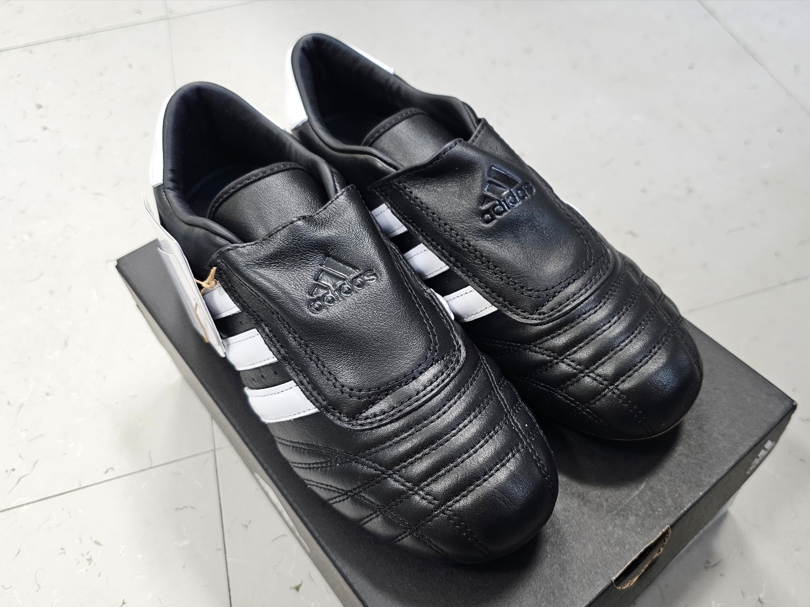 (W) Adidas Taekwondo Core Black Cloud White 착용 스타일 - 1