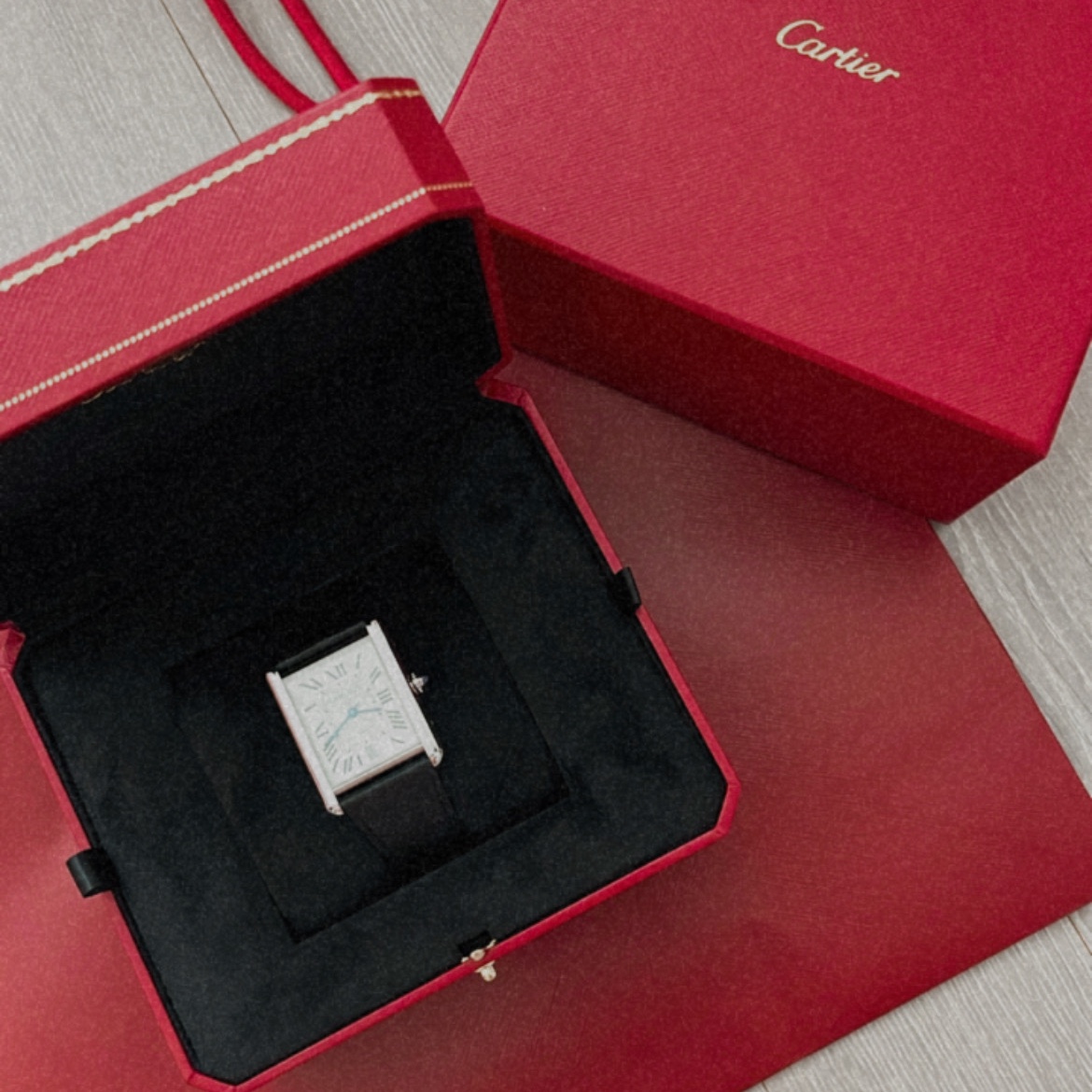 Cartier Tank Must Watch Extra Large Automatic Steel Calfskin Black 착용 스타일