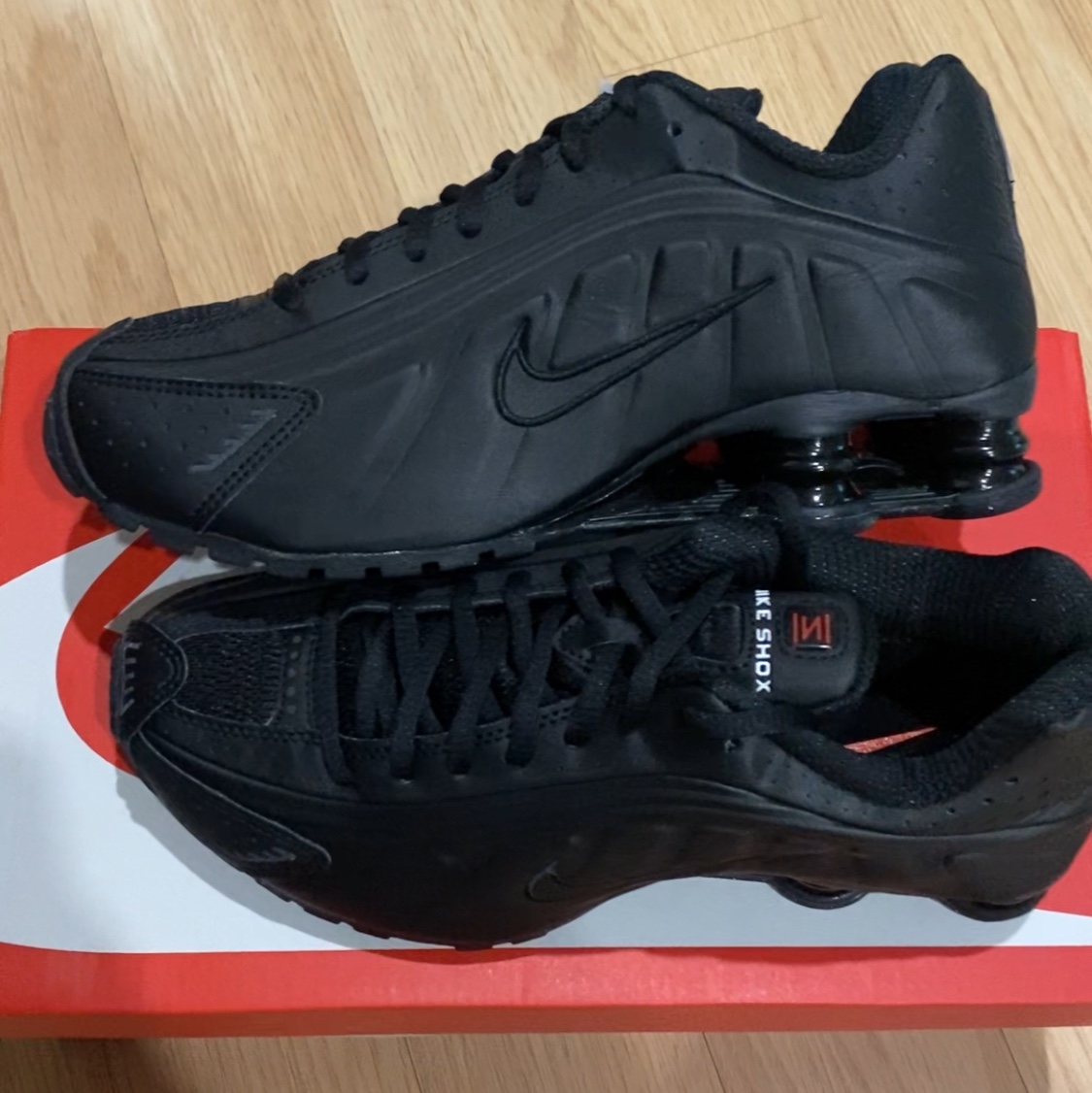 (W) Nike Shox R4 Black 착용 스타일
