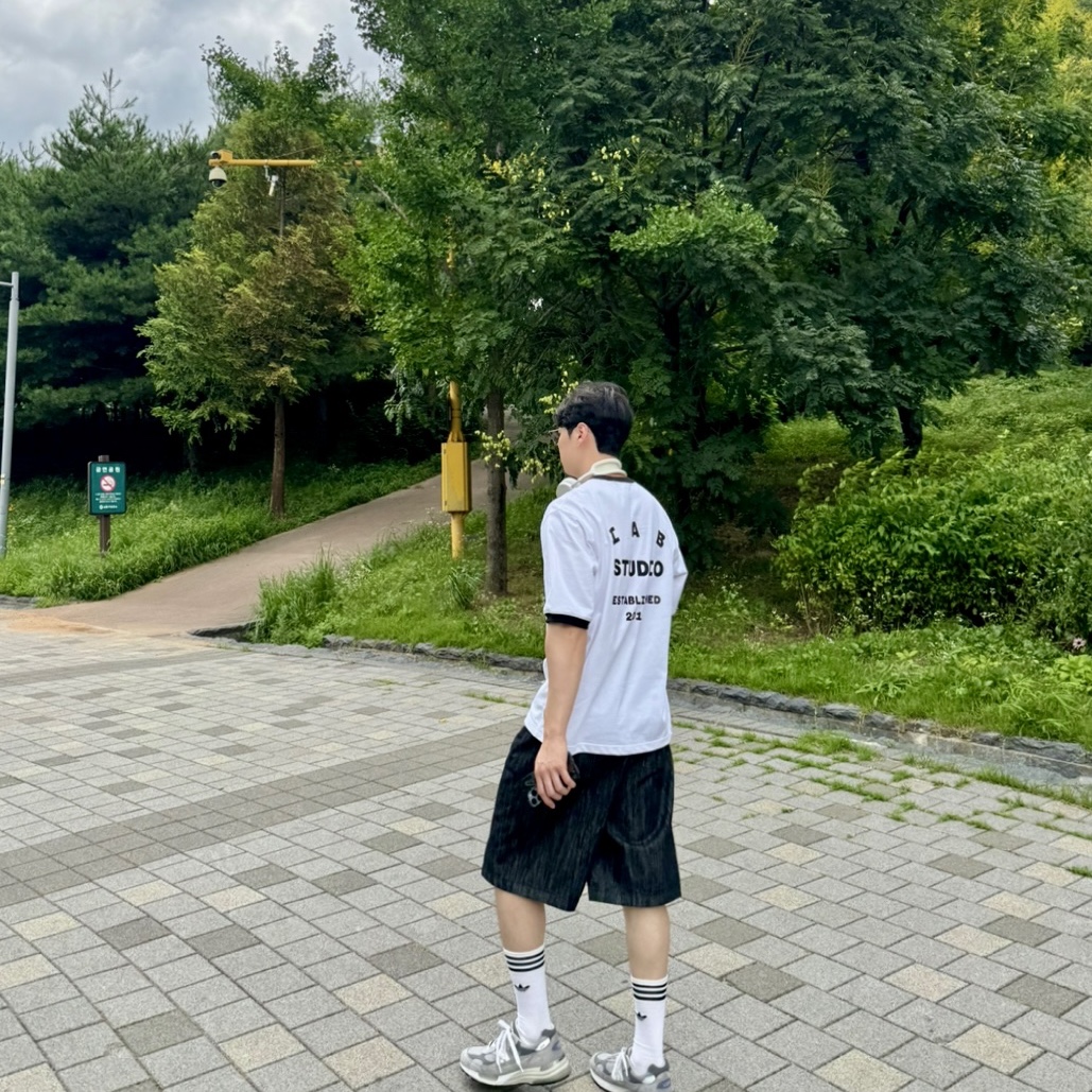 IAB Studio Established T-Shirt White Black, New Balance 992 Made in USA Grey - D Standard 착용 스타일