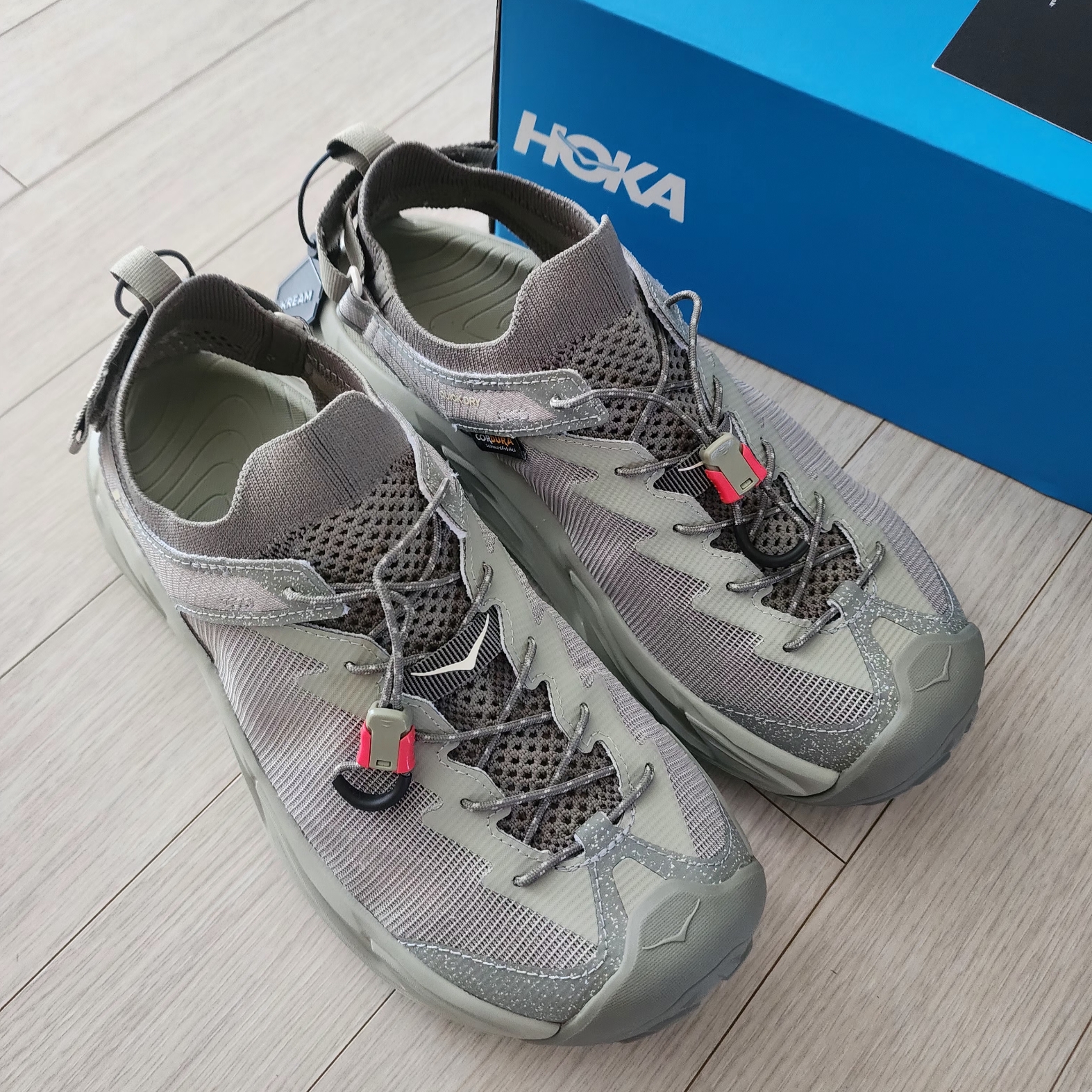 Hoka Hopara 2 Barley Oat Milk 착용 스타일 - 2