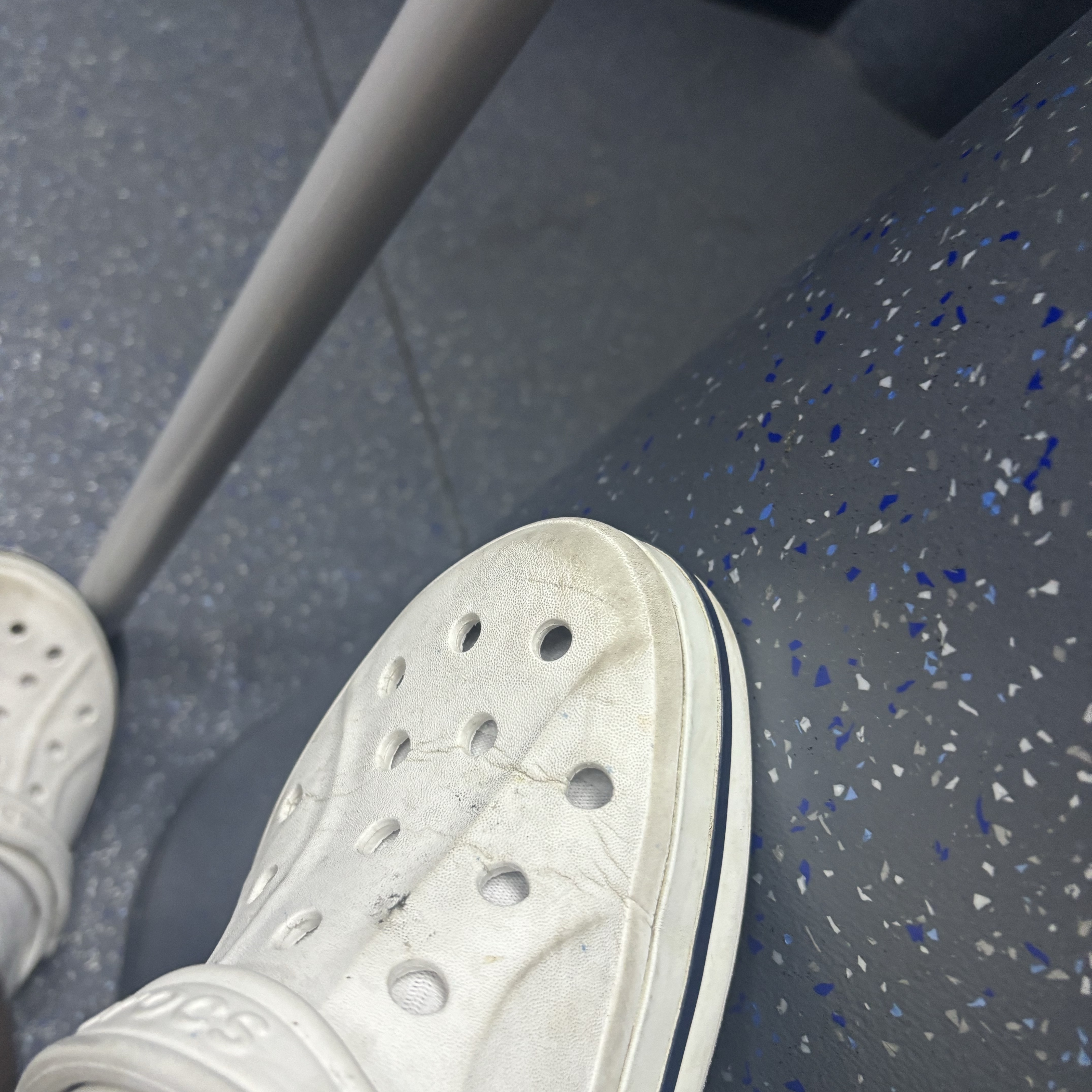 Crocs Bayaband Clog White Navy 착용 스타일