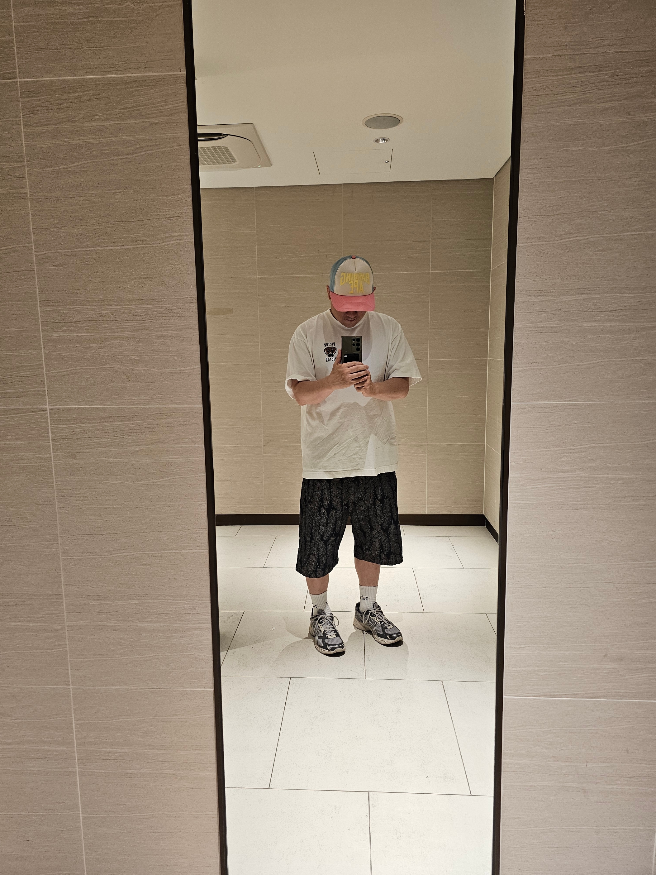 Victor Victor T-Shirt White, Kapital 12 oz. Magpie Denim 5P Shorts Dark Indigo 착용 스타일