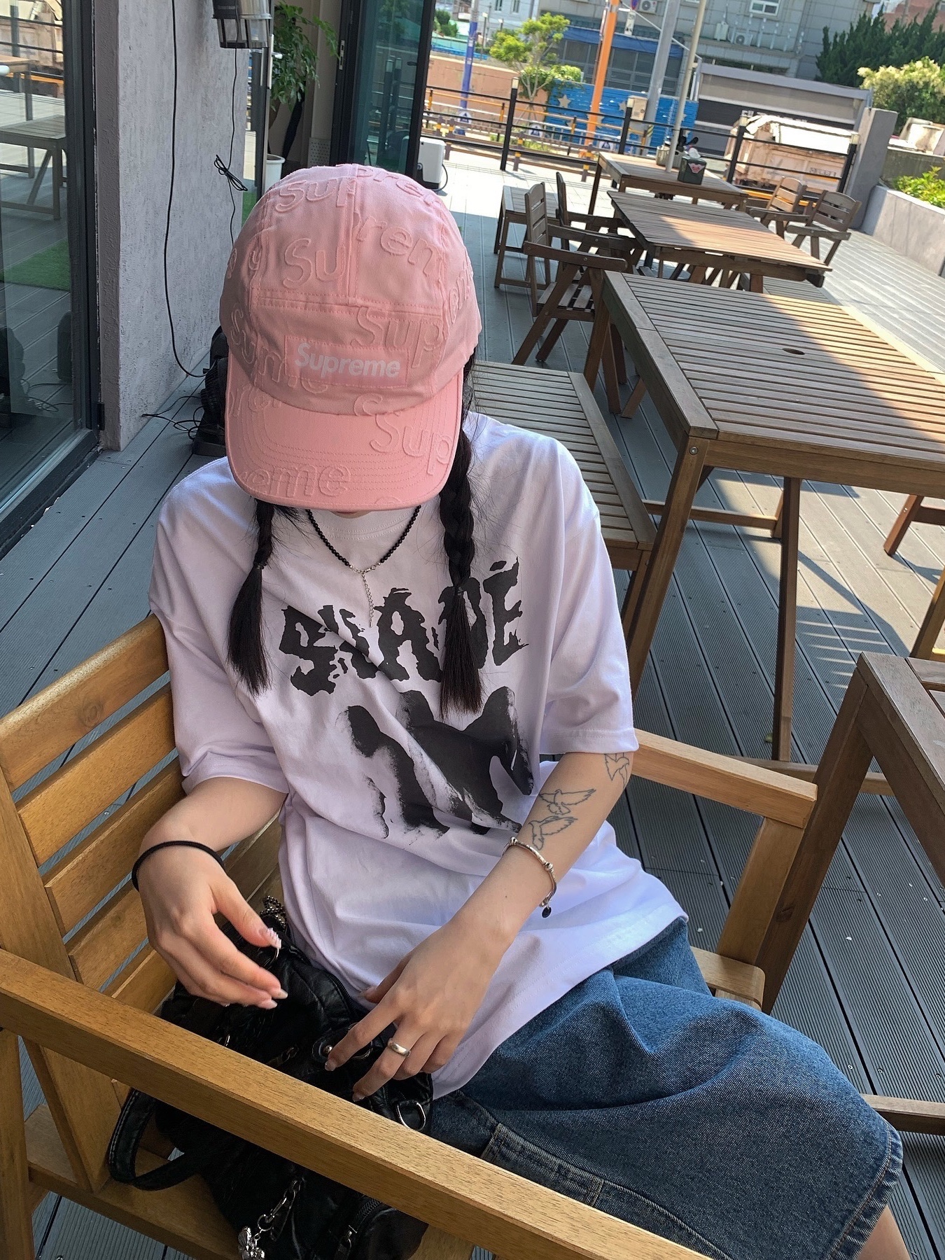 Suade Albino Tee White, Suade Albino Tee Pigment Black 착용 스타일