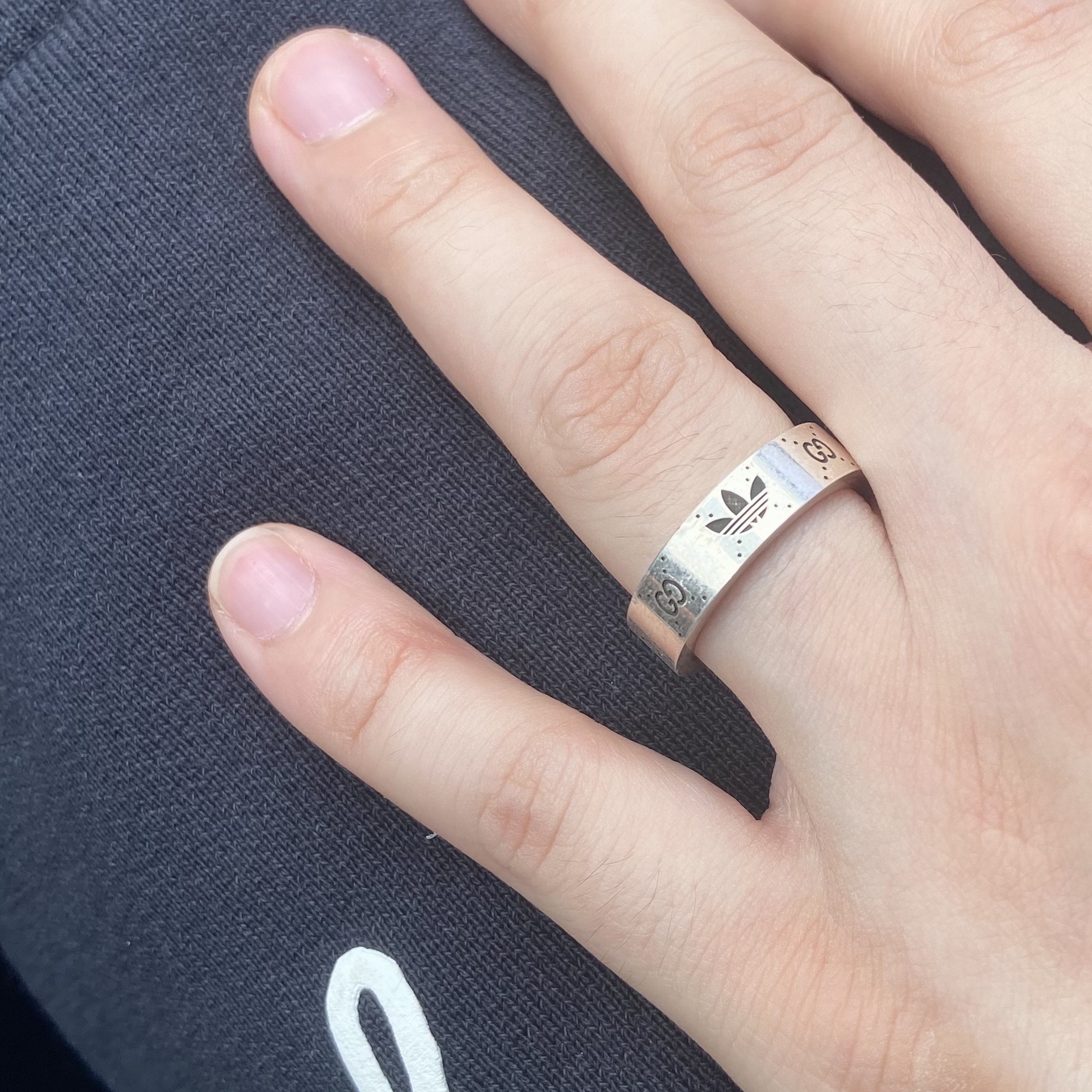 Gucci x Adidas Interlocking G Ring Silver 착용 스타일
