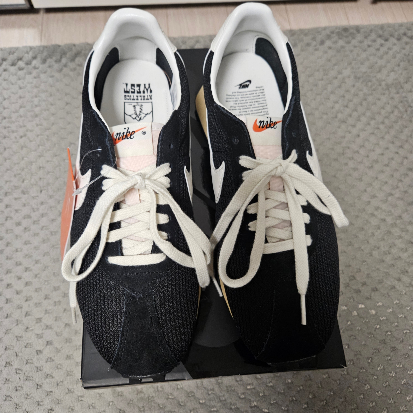 Nike LD-1000 SP Black and Sail 착용 스타일 - 1