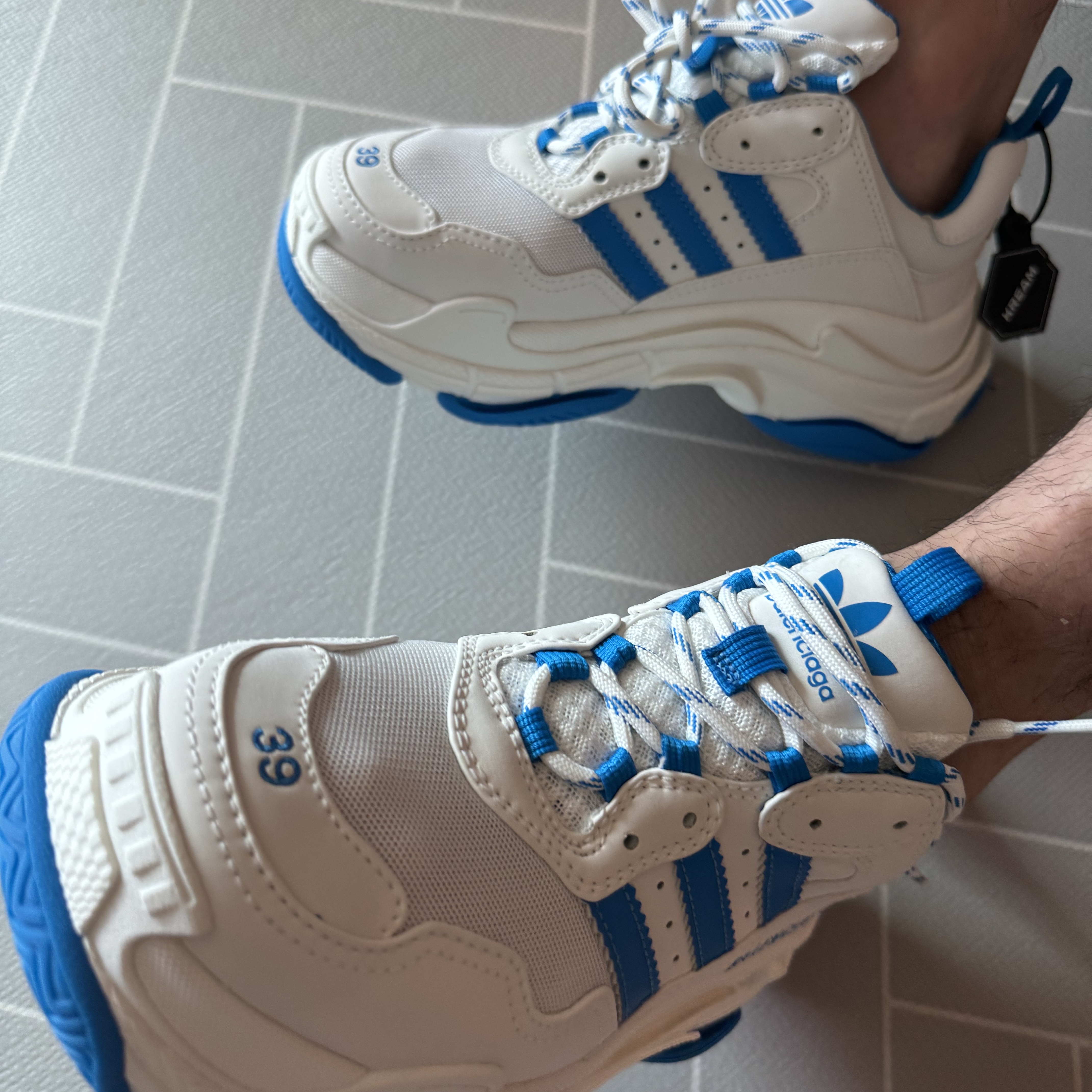 (W) Balenciaga x Adidas Triple S Sneakers White Blue 착용 스타일