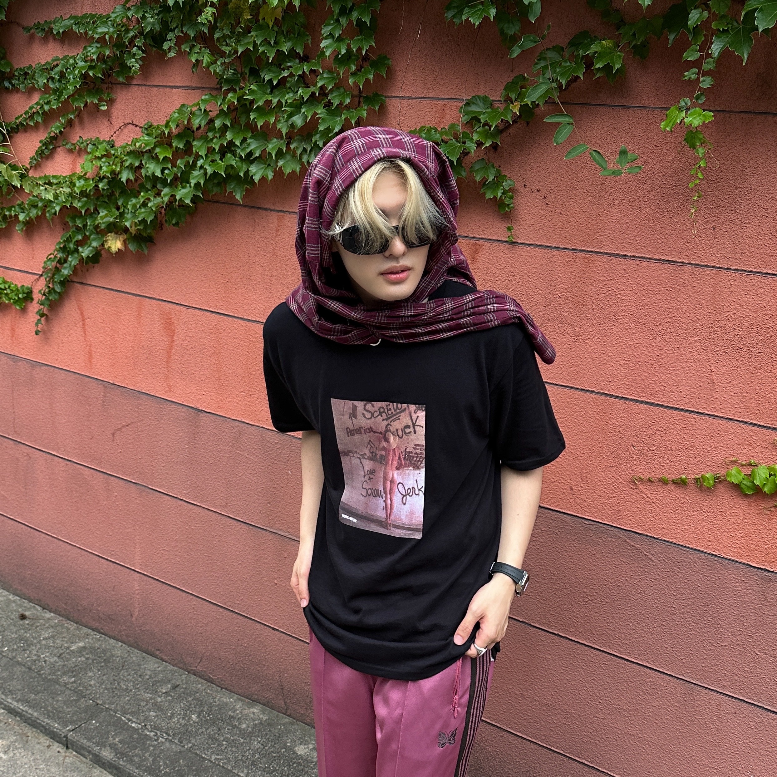 Needles Boot-Cut Track Pants Poly Smooth Smoke Pink, Needles Narrow Track Pants Poly Smooth Smoke Pink 착용 스타일 - 2