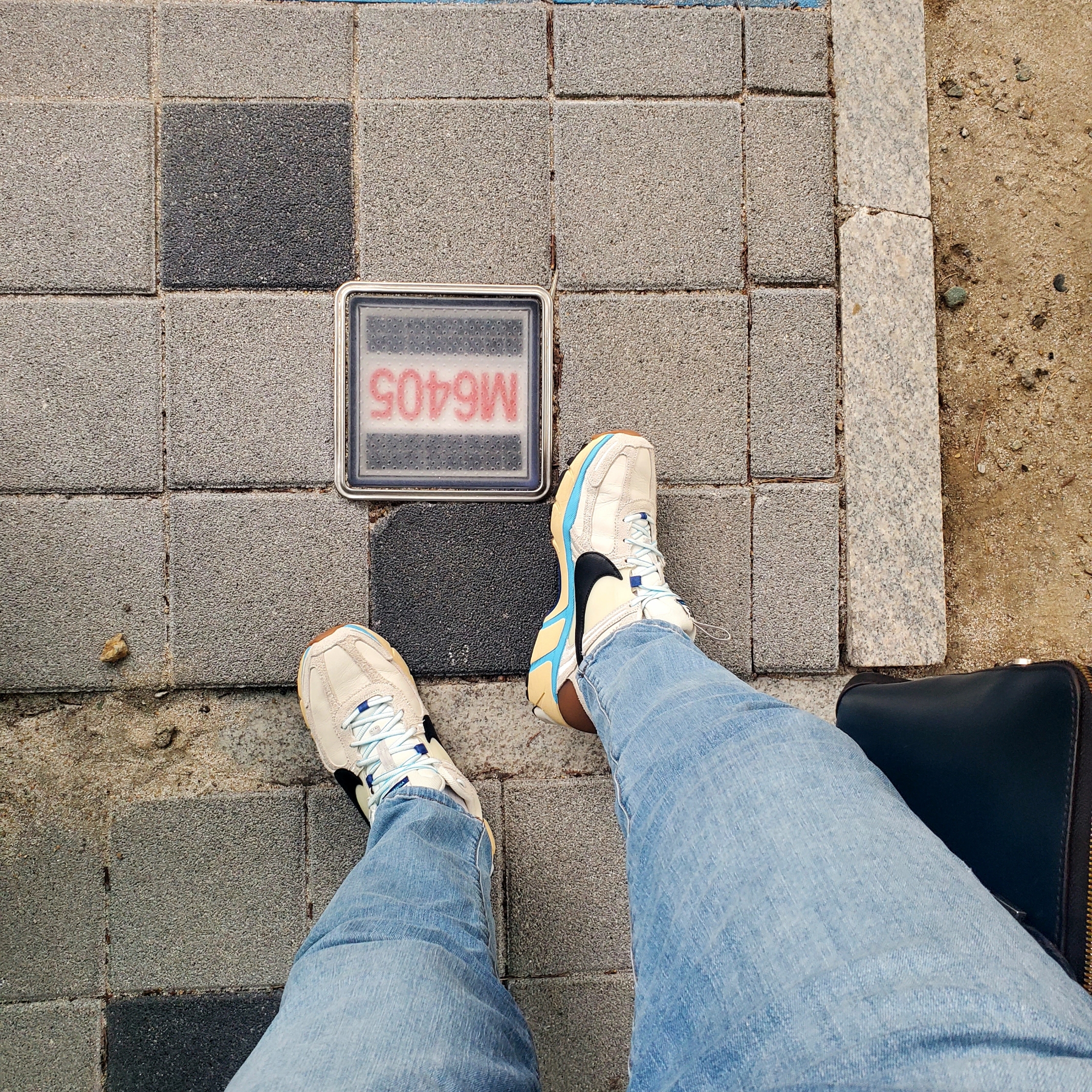 (W) Nike Zoom Vomero 5 PRM Designed by Japan 착용 스타일