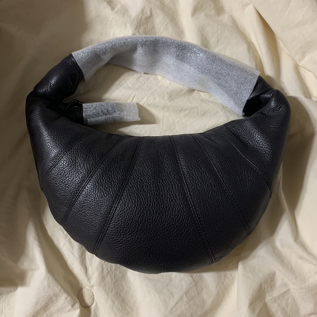Lemaire Mini Fortune Croissant Bag Soft Grained Leather Dark Chocolate 착용 스타일